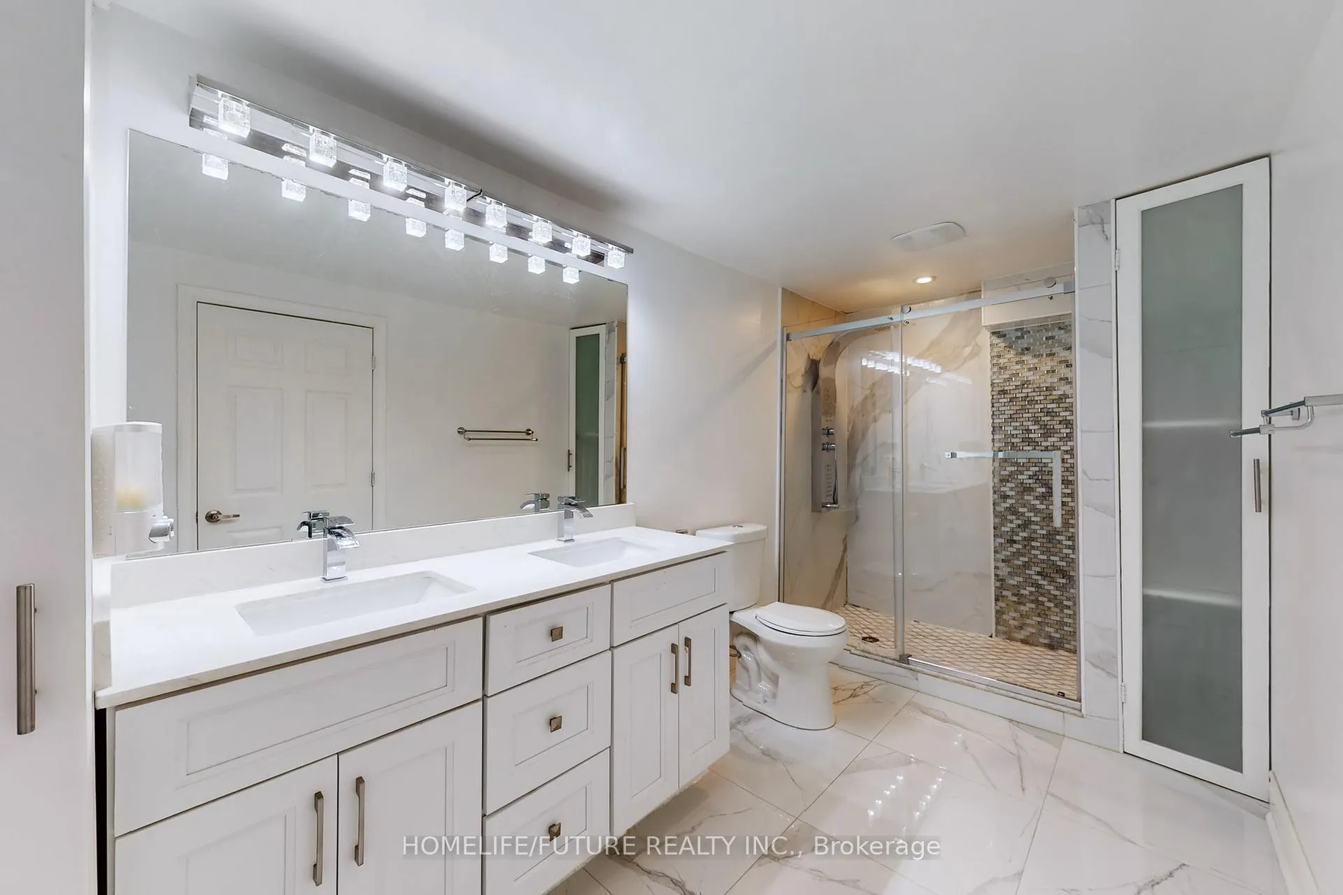 Photo 39 of 94 Carnwith Drive E, Whitby, Brooklin — HOMEH