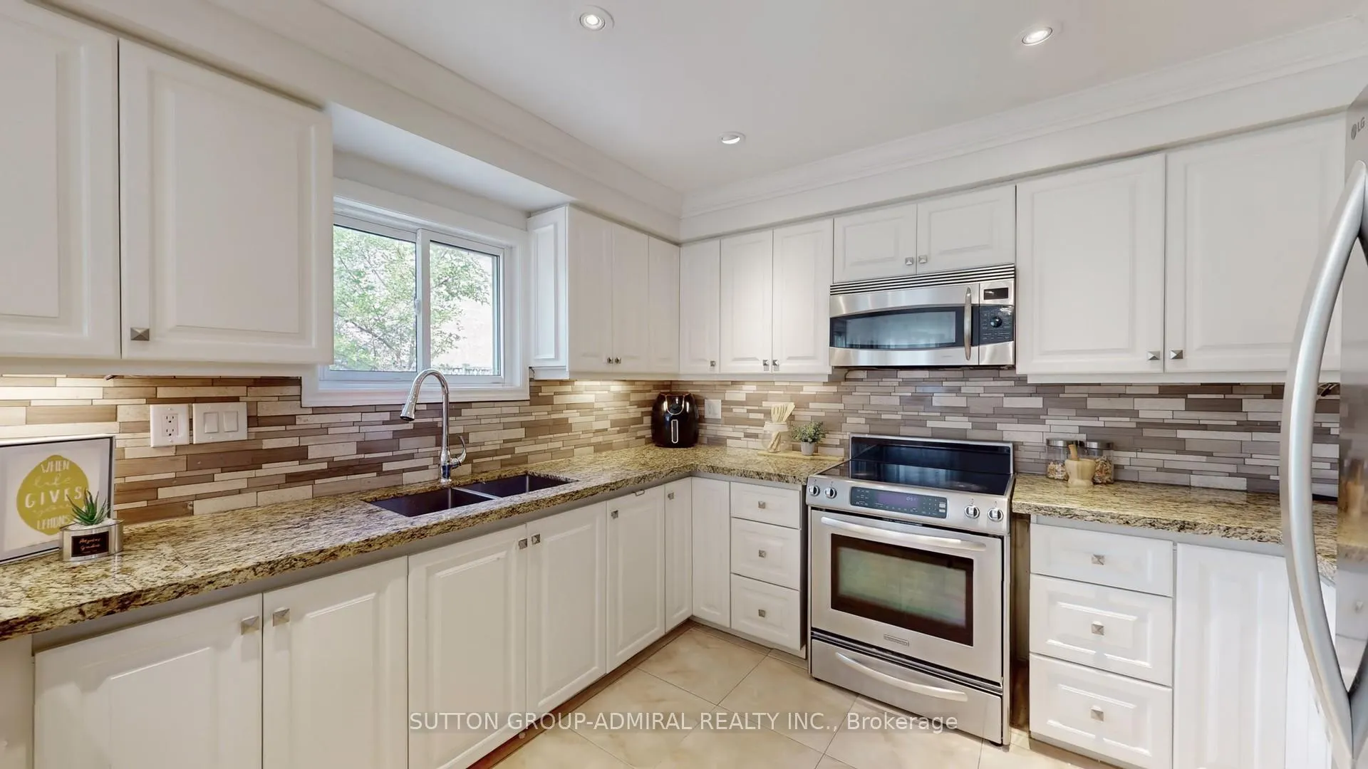Photo 11 of 6 Mcdougall Court, Vaughan, Uplands — HOMEH