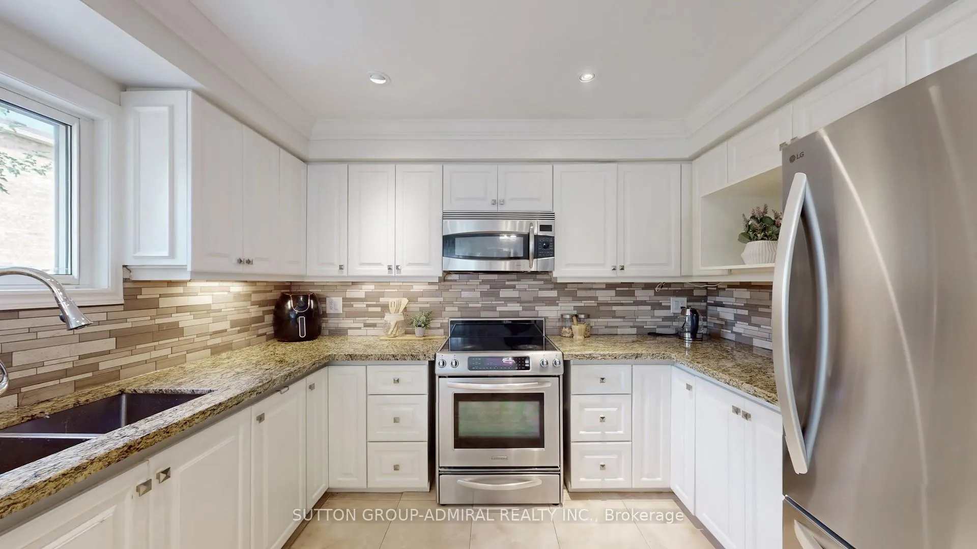 Photo 12 of 6 Mcdougall Court, Vaughan, Uplands — HOMEH