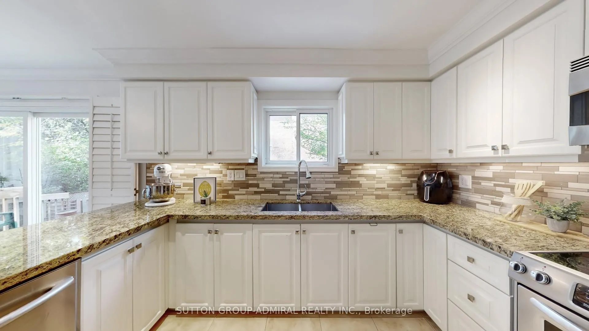 Photo 13 of 6 Mcdougall Court, Vaughan, Uplands — HOMEH