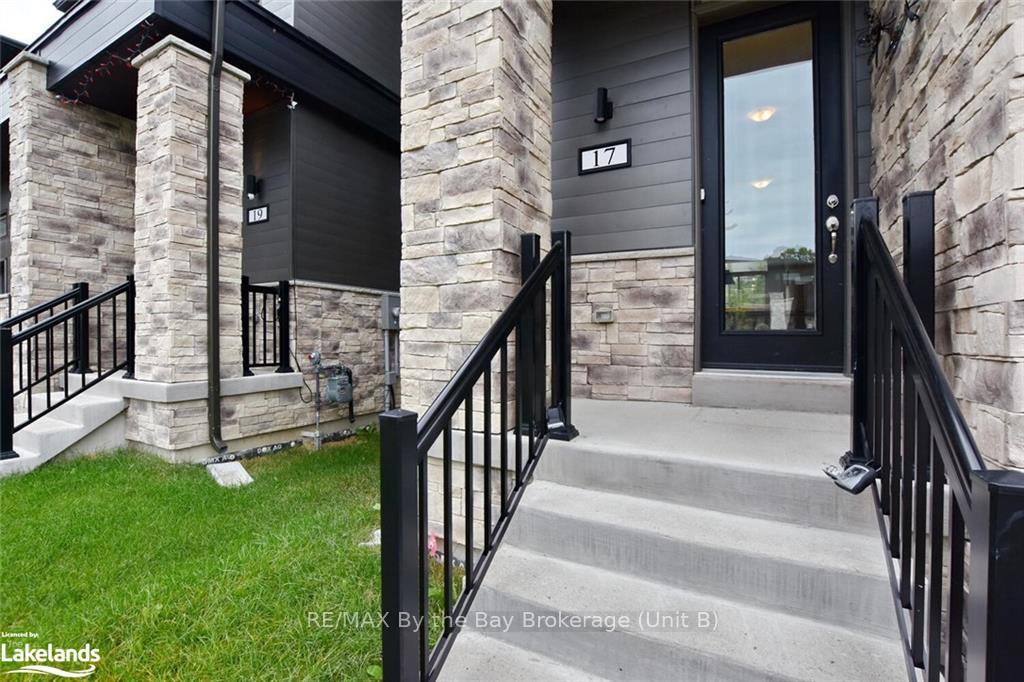 Photo 2 of 17 Eberhardt Drive, Wasaga Beach — HOMEH