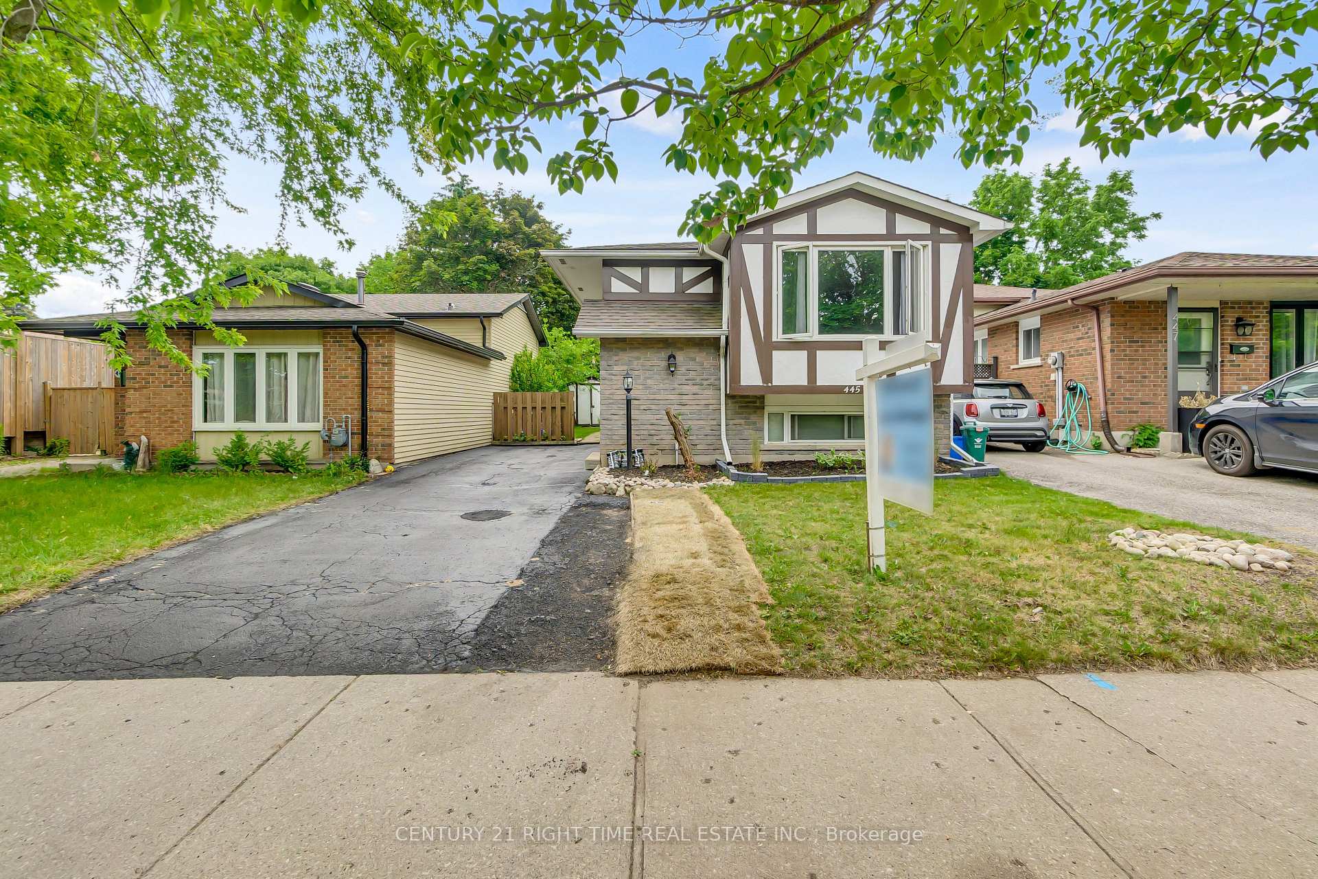 Photo 2 of 445 Drummerhill Crescent, Waterloo — HOMEH