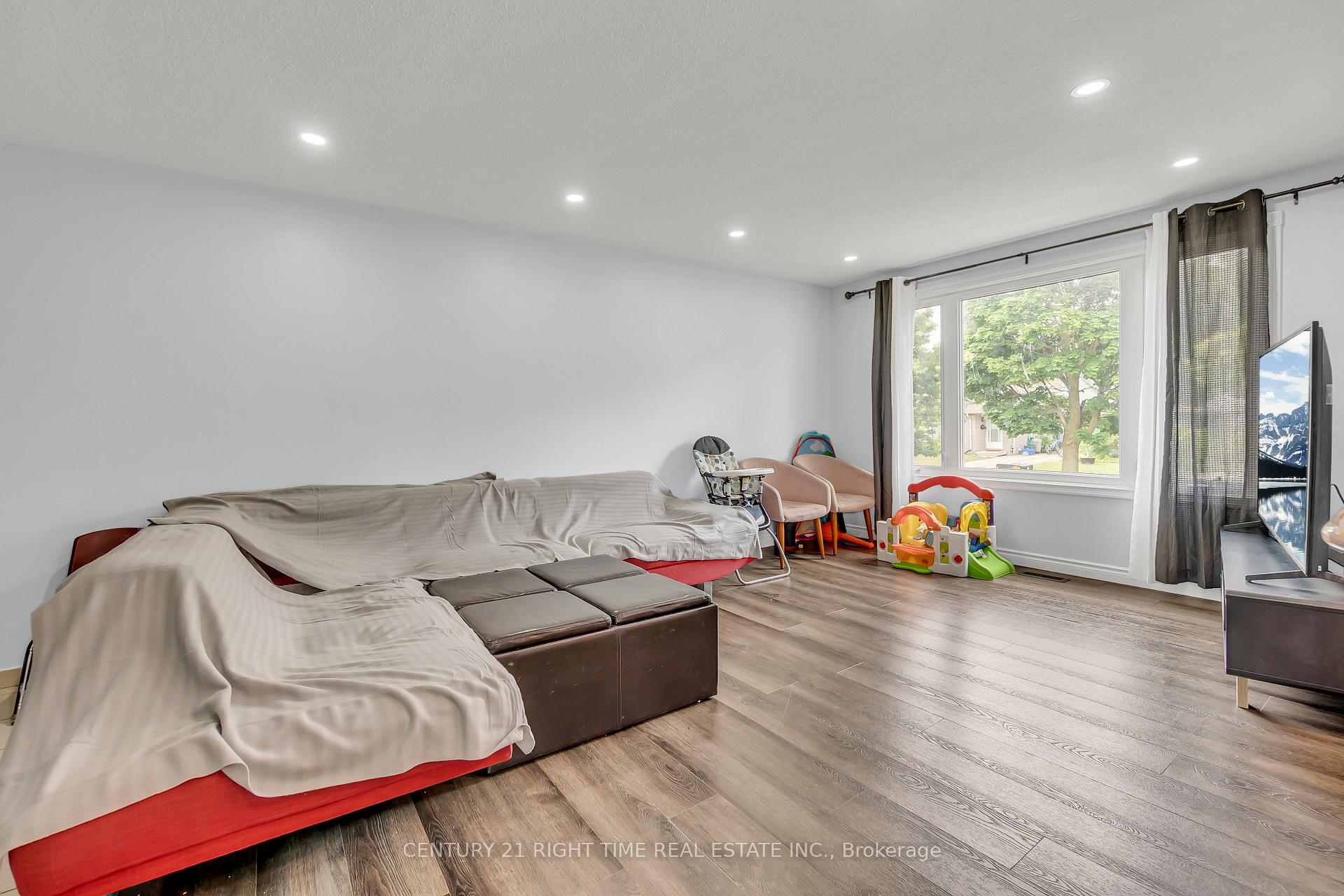 Photo 7 of 445 Drummerhill Crescent, Waterloo — HOMEH