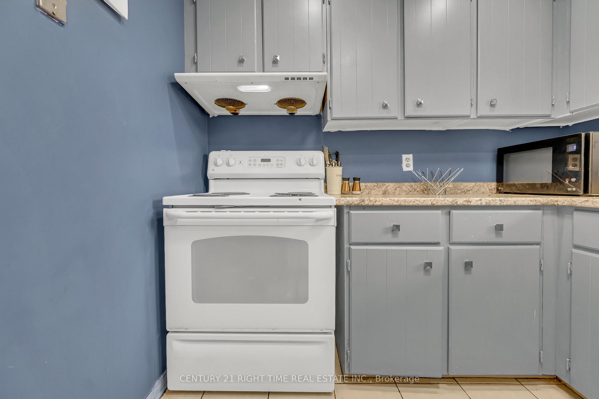 Photo 13 of 445 Drummerhill Crescent, Waterloo — HOMEH
