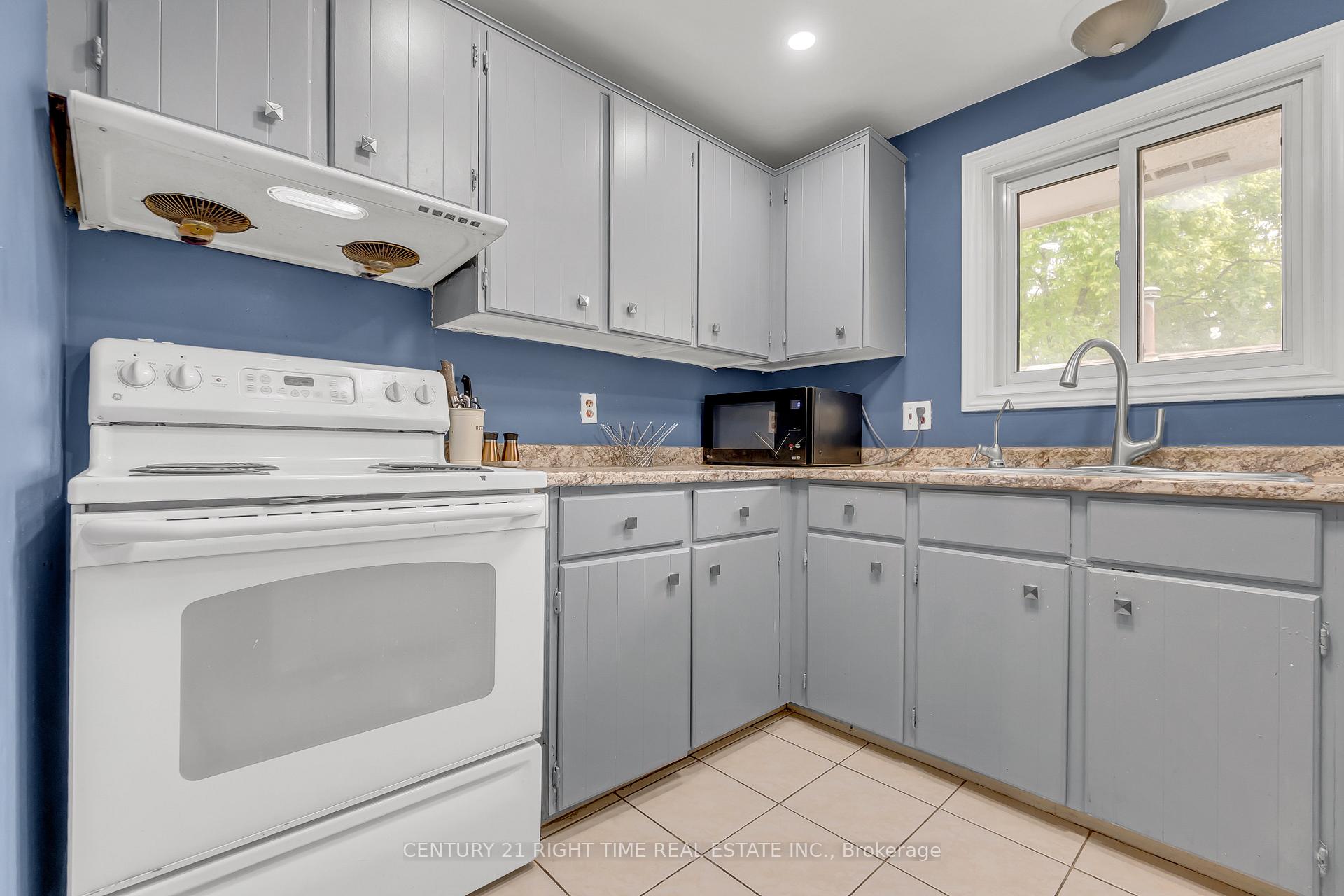 Photo 14 of 445 Drummerhill Crescent, Waterloo — HOMEH