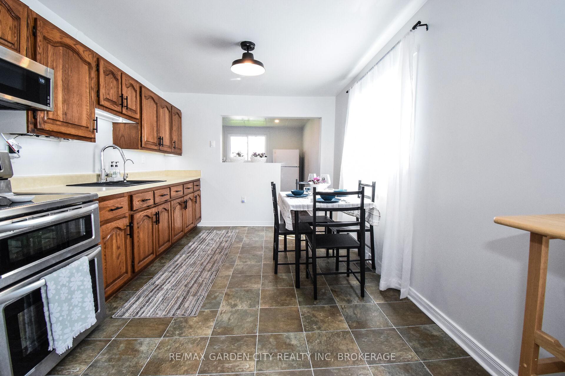 Photo 11 of 20 Ajax Avenue, Welland, Lincoln/Crowland — HOMEH