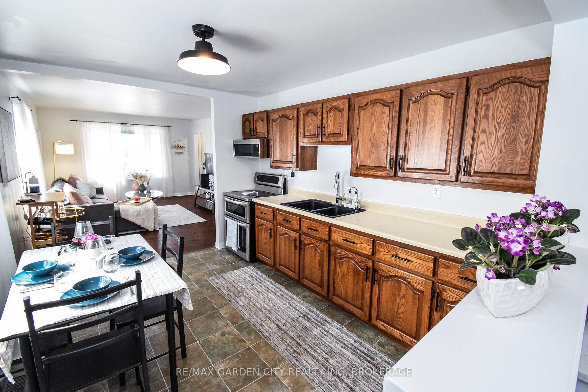 Photo 12 of 20 Ajax Avenue, Welland, Lincoln/Crowland — HOMEH