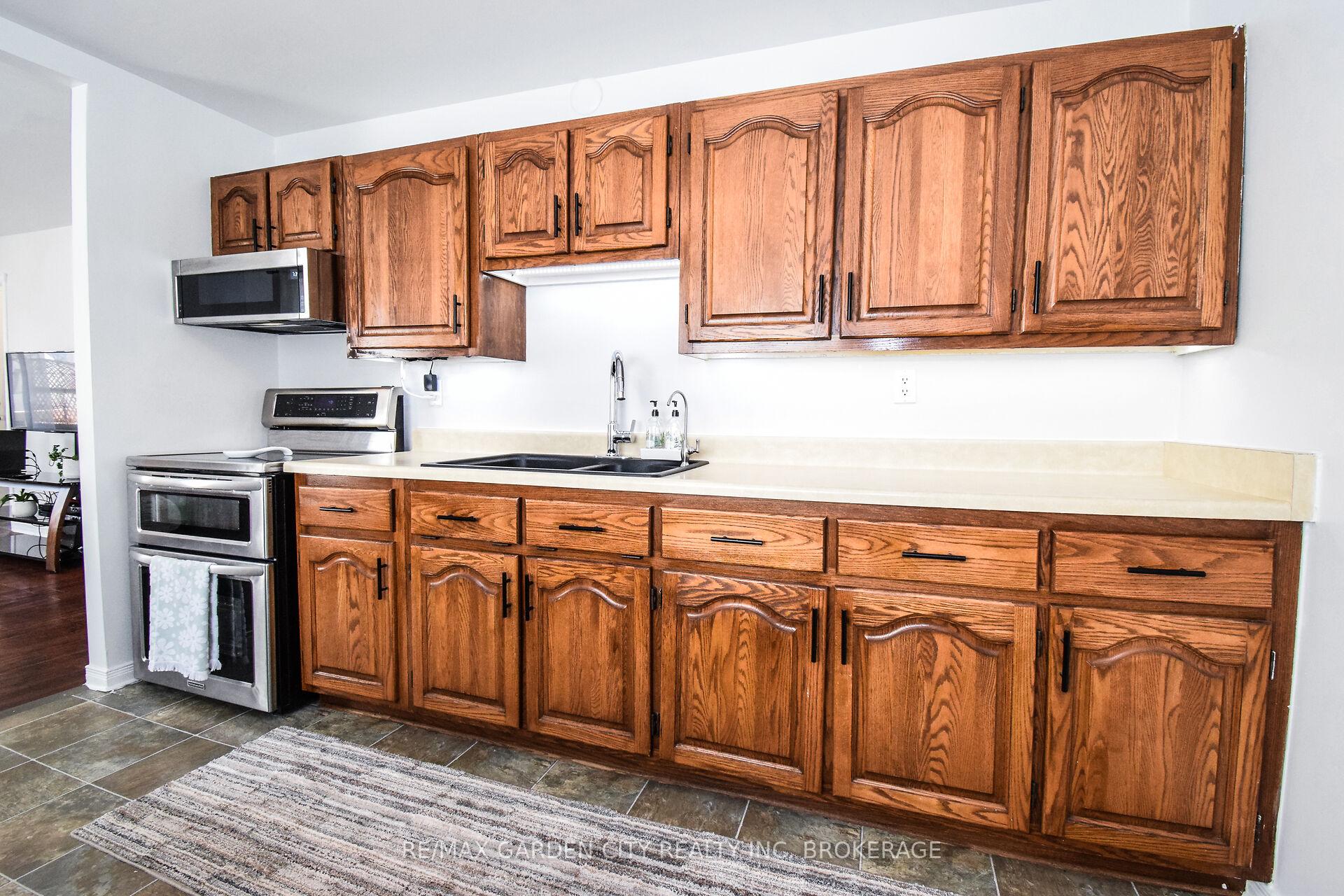 Photo 13 of 20 Ajax Avenue, Welland, Lincoln/Crowland — HOMEH