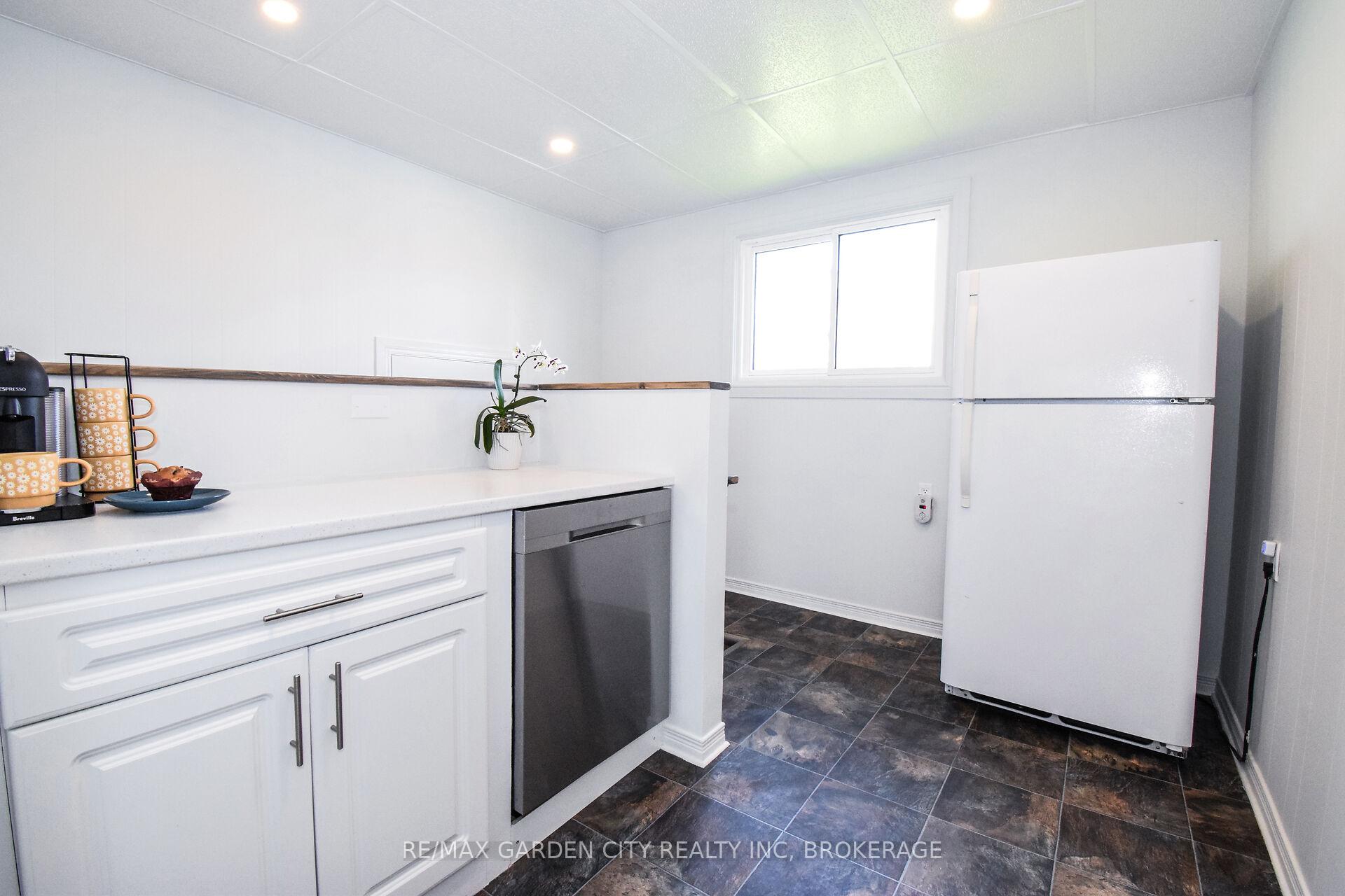 Photo 14 of 20 Ajax Avenue, Welland, Lincoln/Crowland — HOMEH