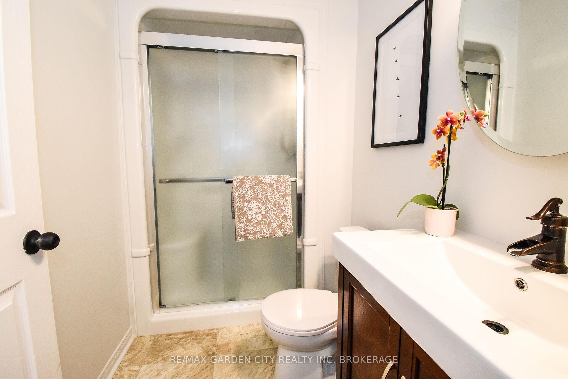 Photo 19 of 20 Ajax Avenue, Welland, Lincoln/Crowland — HOMEH