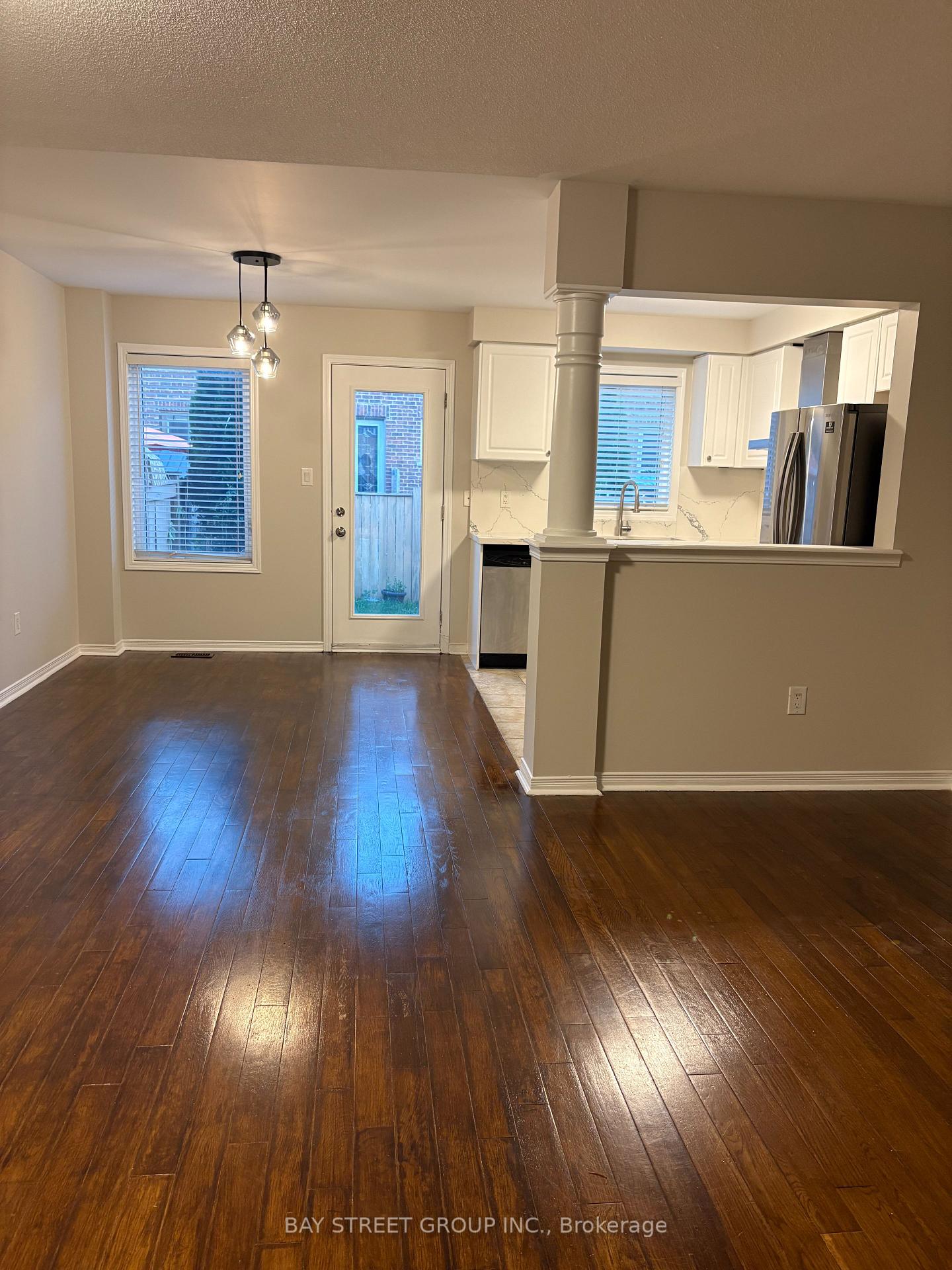 Photo 2 of 19 Coranto Way, Vaughan, Vellore Village — HOMEH
