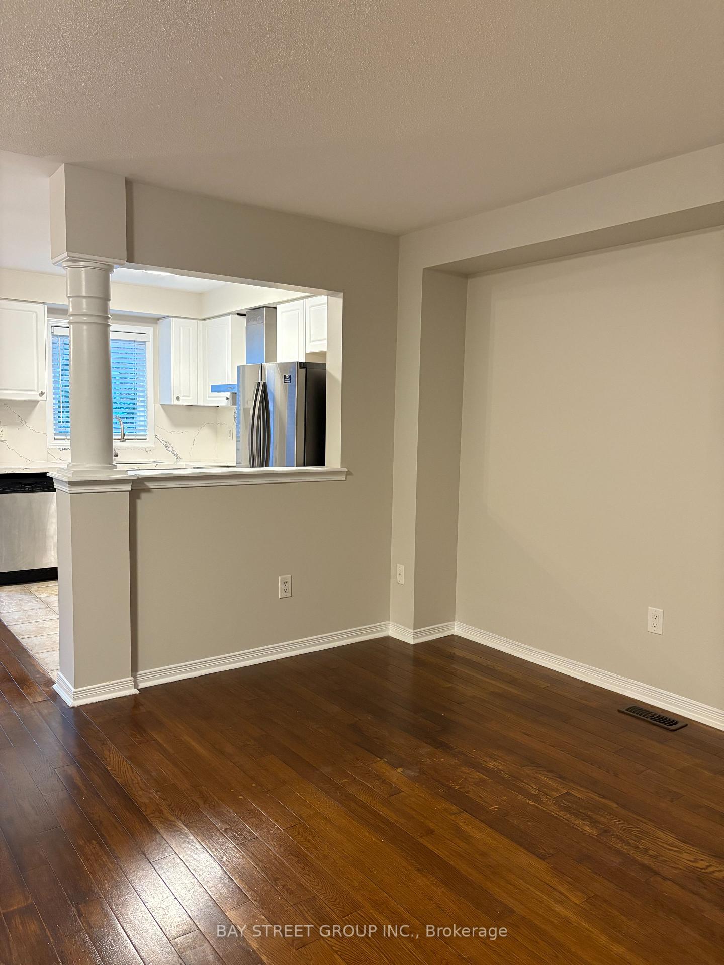 Photo 3 of 19 Coranto Way, Vaughan, Vellore Village — HOMEH
