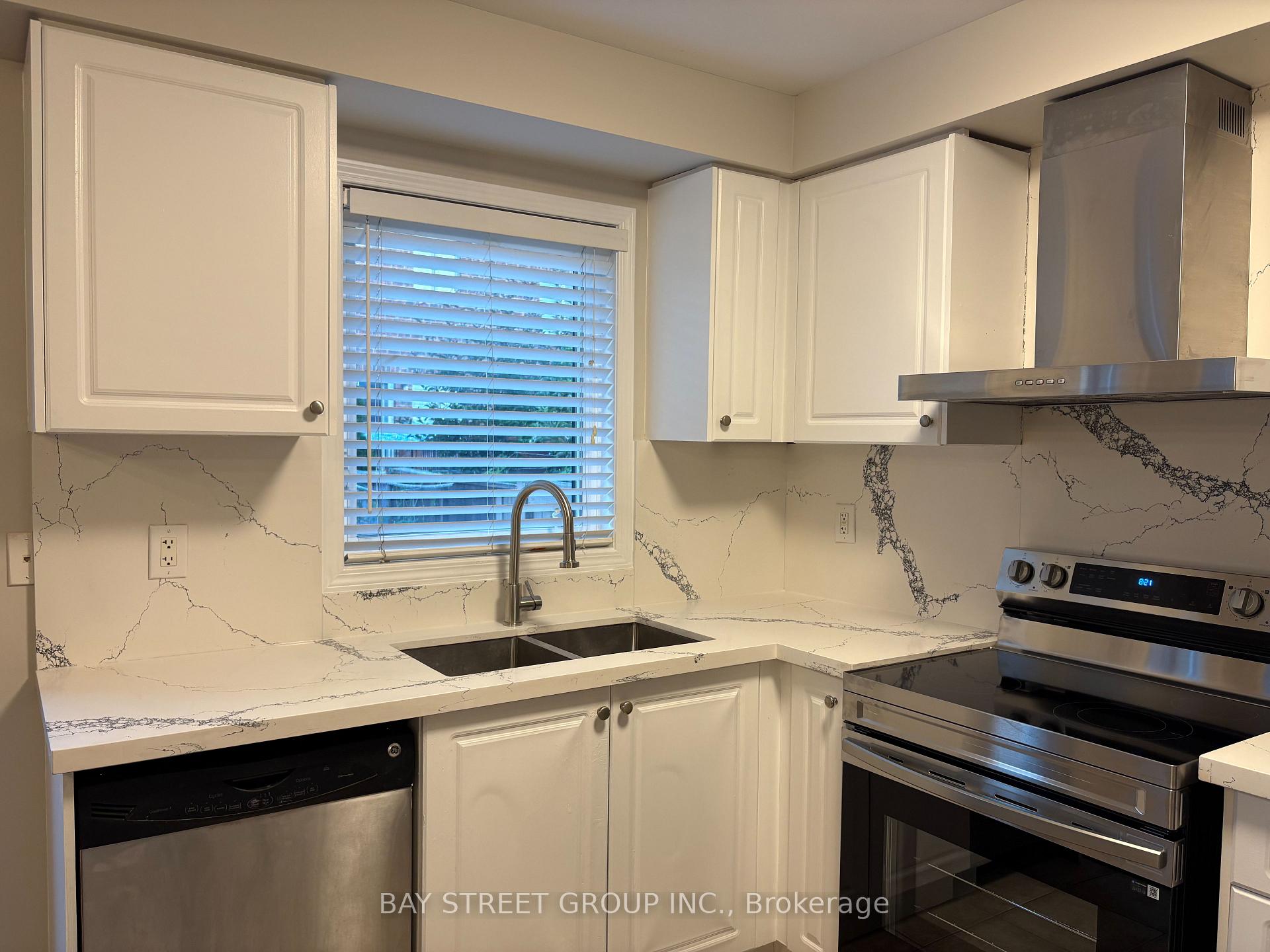 Photo 6 of 19 Coranto Way, Vaughan, Vellore Village — HOMEH