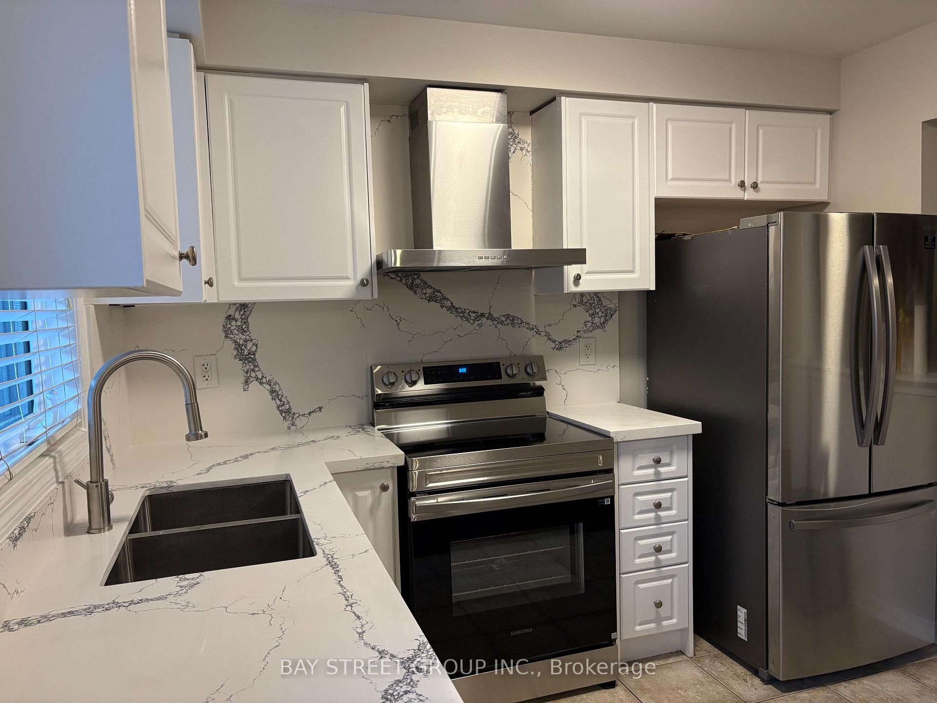 Photo 8 of 19 Coranto Way, Vaughan, Vellore Village — HOMEH