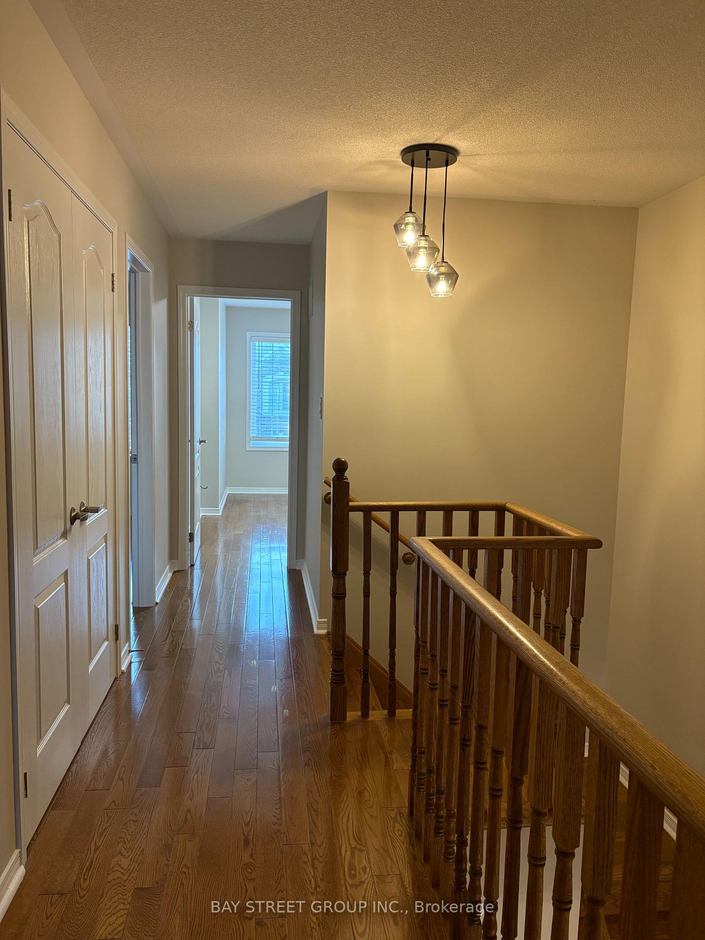 Photo 10 of 19 Coranto Way, Vaughan, Vellore Village — HOMEH