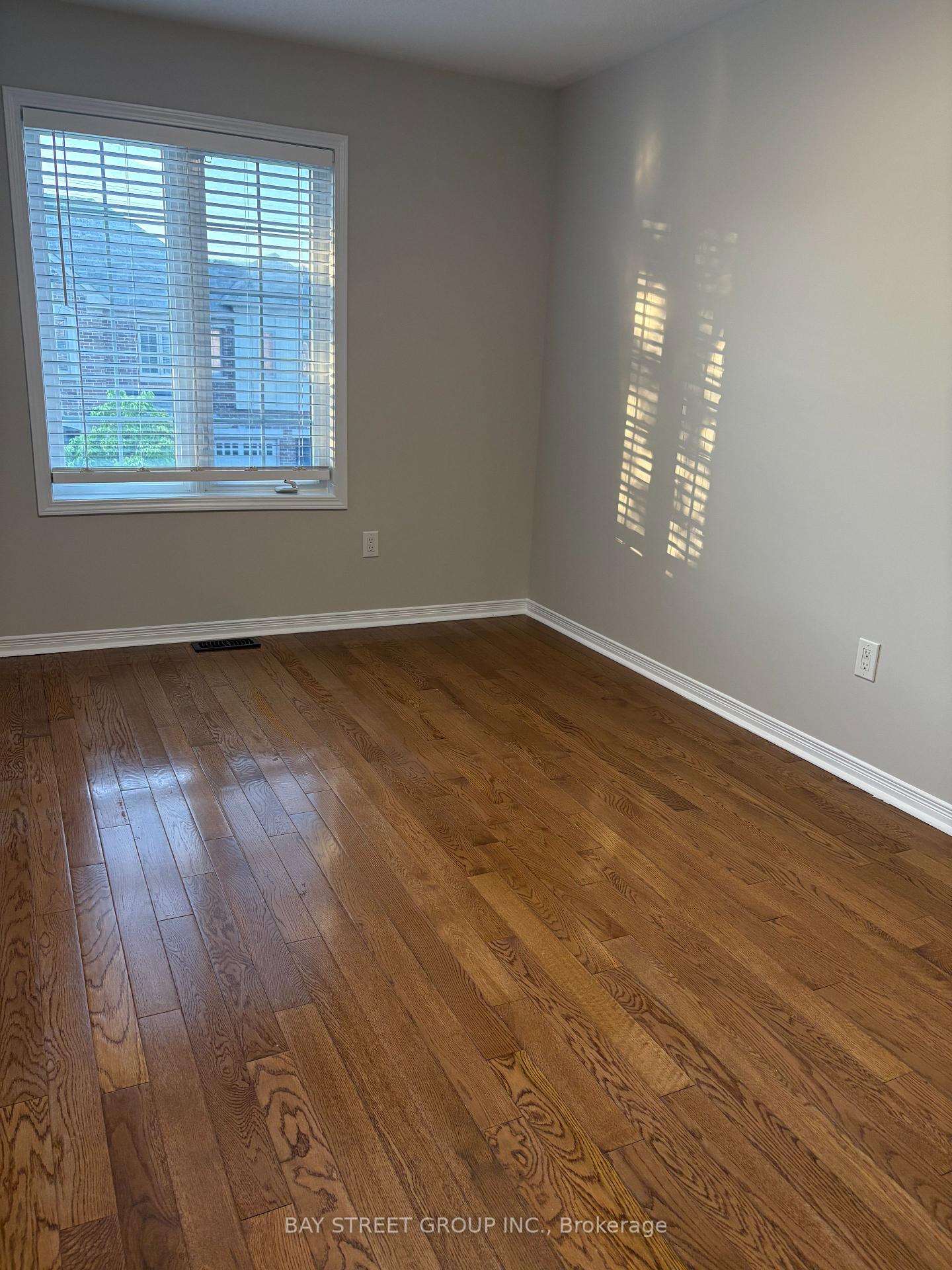 Photo 11 of 19 Coranto Way, Vaughan, Vellore Village — HOMEH