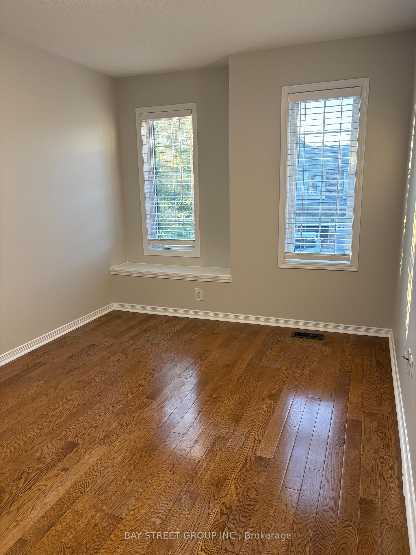 Photo 14 of 19 Coranto Way, Vaughan, Vellore Village — HOMEH