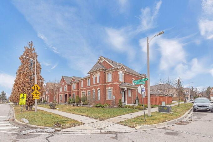 Photo 2 of 336 Cranston Park Avenue, Vaughan, Maple — HOMEH
