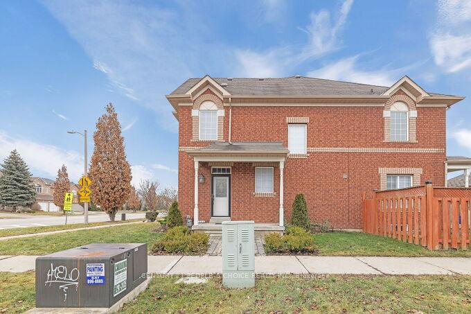 Photo 3 of 336 Cranston Park Avenue, Vaughan, Maple — HOMEH