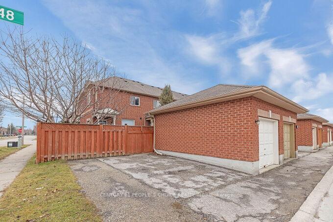Photo 5 of 336 Cranston Park Avenue, Vaughan, Maple — HOMEH