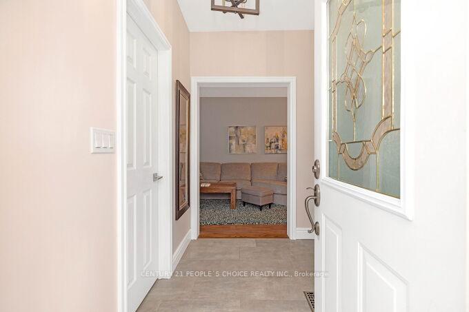 Photo 6 of 336 Cranston Park Avenue, Vaughan, Maple — HOMEH