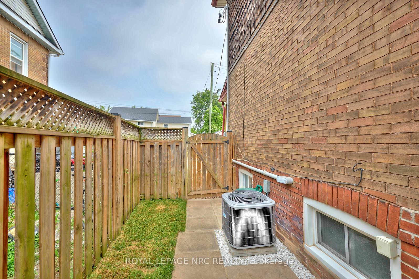 Photo 22 of 9 Asher Street, Welland, Welland Downtown — HOMEH