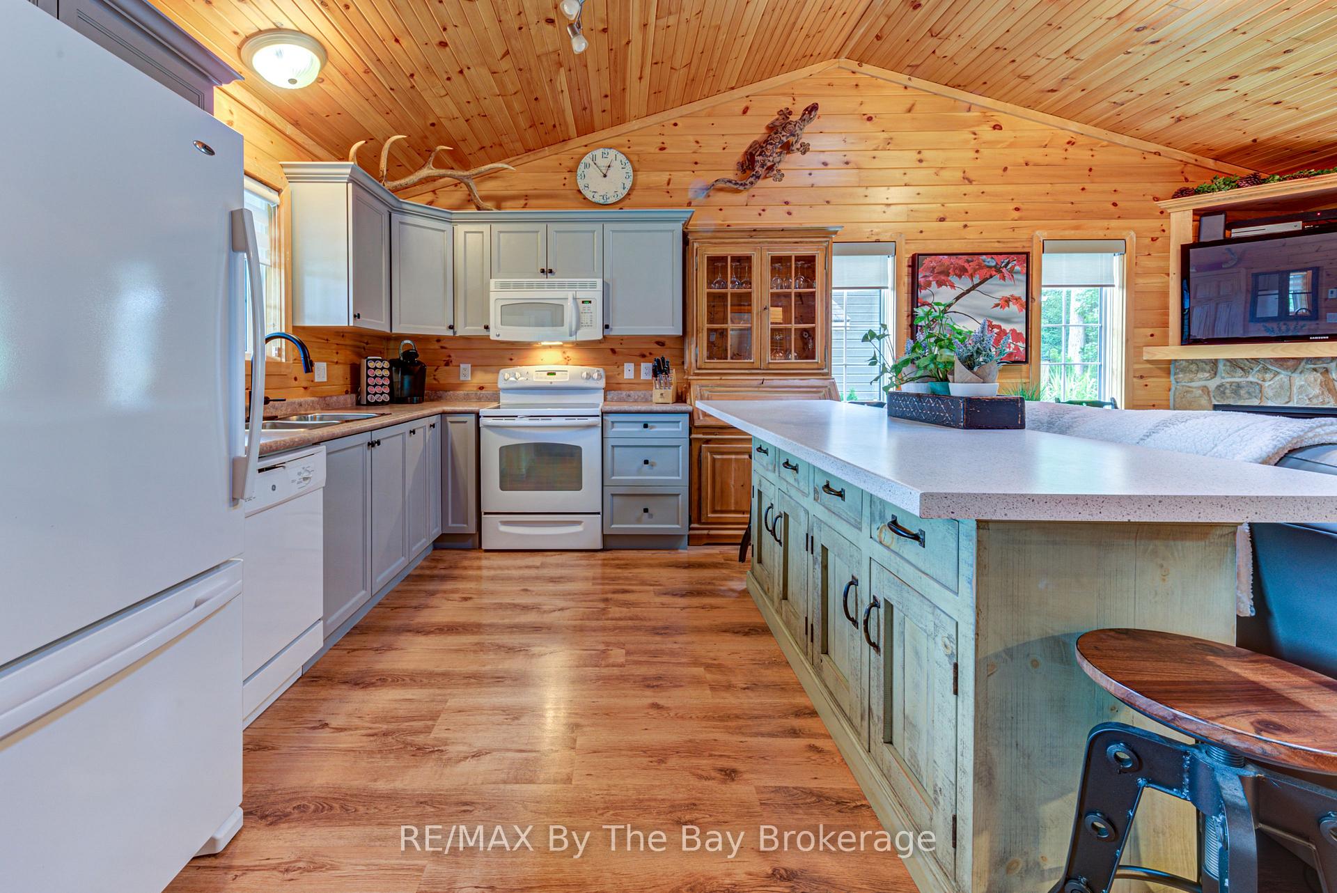 Photo 9 of 71 Madawaska Trail, Wasaga Beach — HOMEH