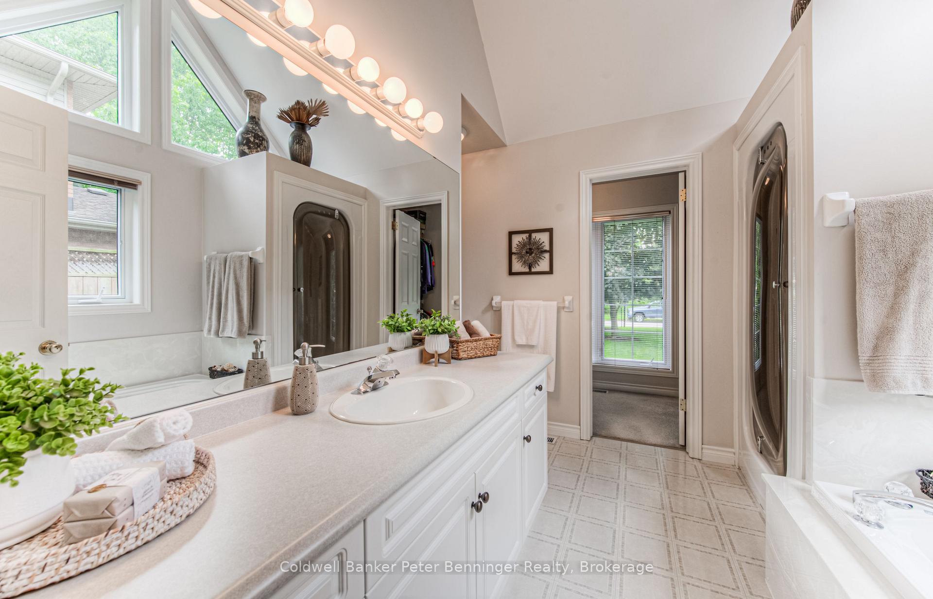 Photo 10 of 416 Forestlawn Road, Waterloo — HOMEH