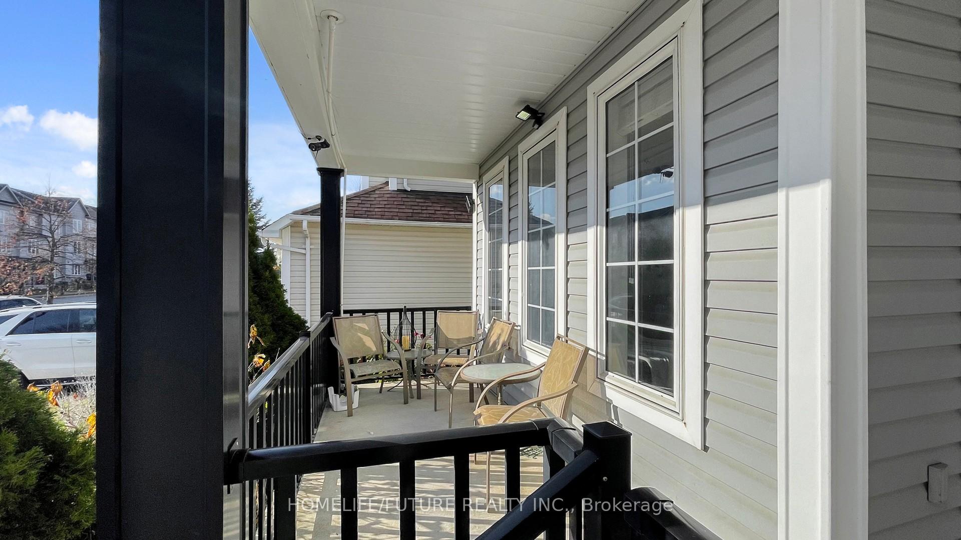 Photo 4 of 94 Carnwith Drive E, Whitby, Brooklin — HOMEH
