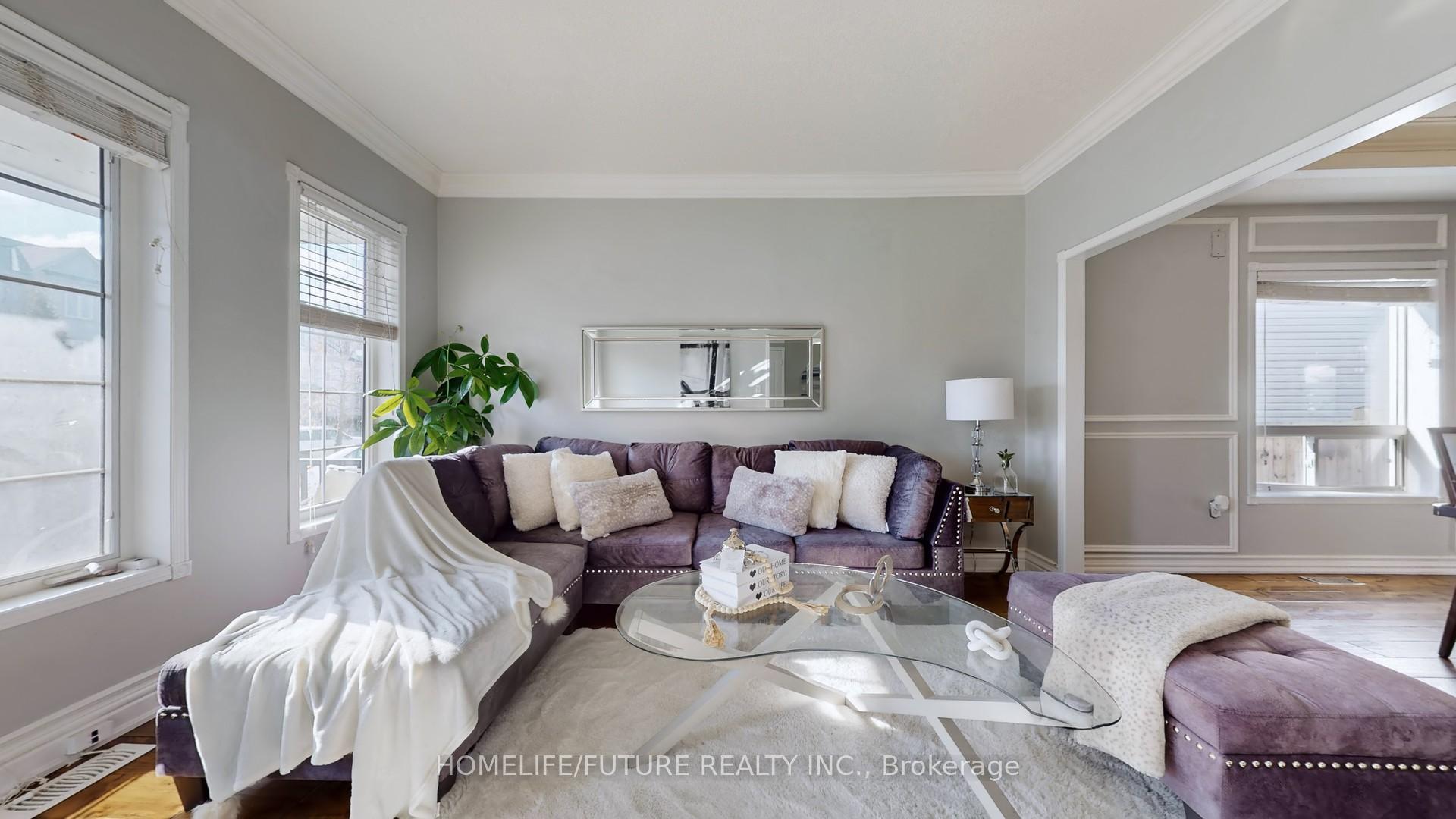 Photo 5 of 94 Carnwith Drive E, Whitby, Brooklin — HOMEH