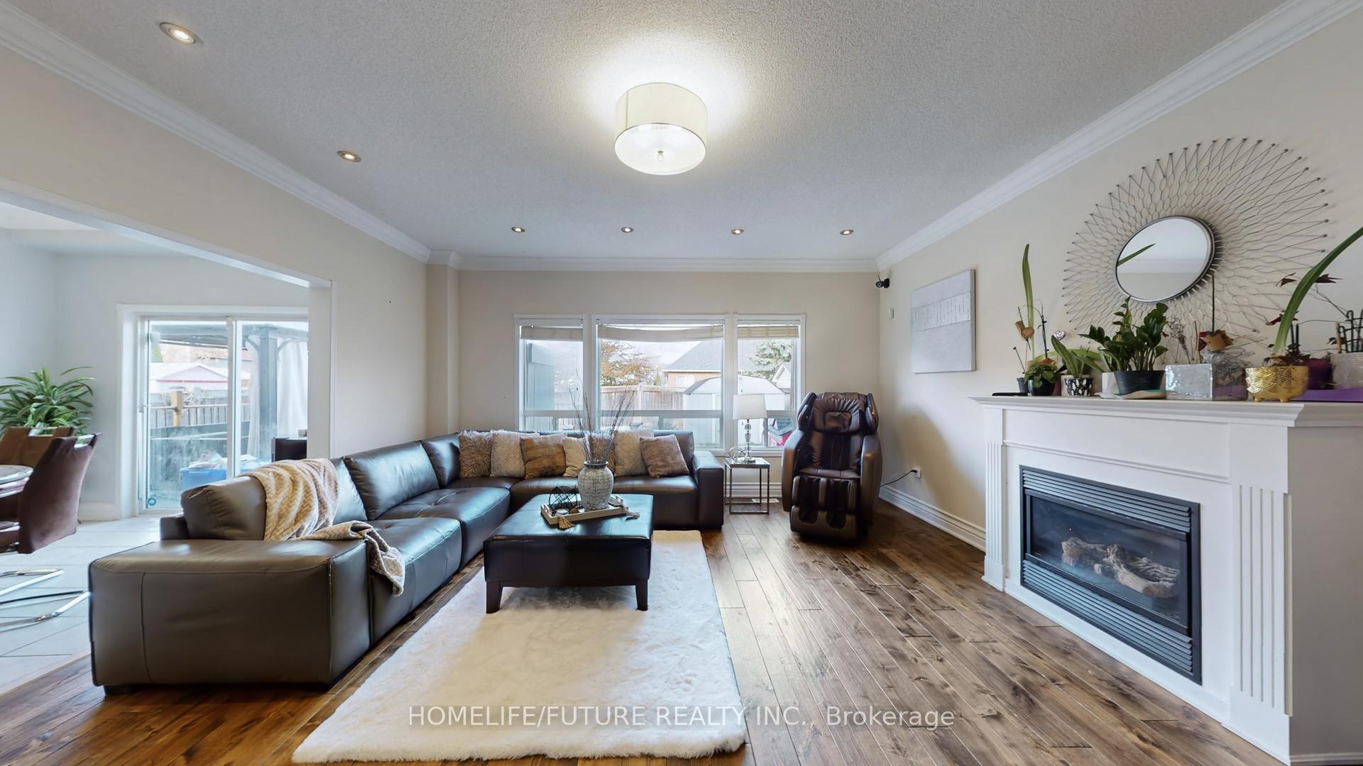 Photo 9 of 94 Carnwith Drive E, Whitby, Brooklin — HOMEH