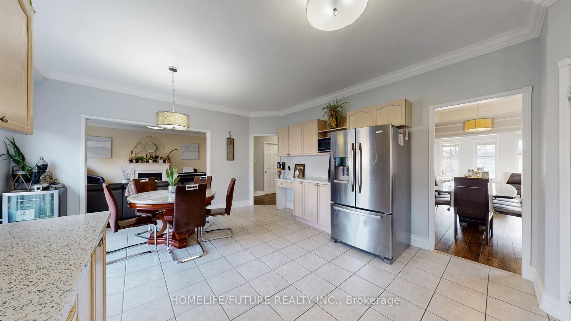 Photo 13 of 94 Carnwith Drive E, Whitby, Brooklin — HOMEH
