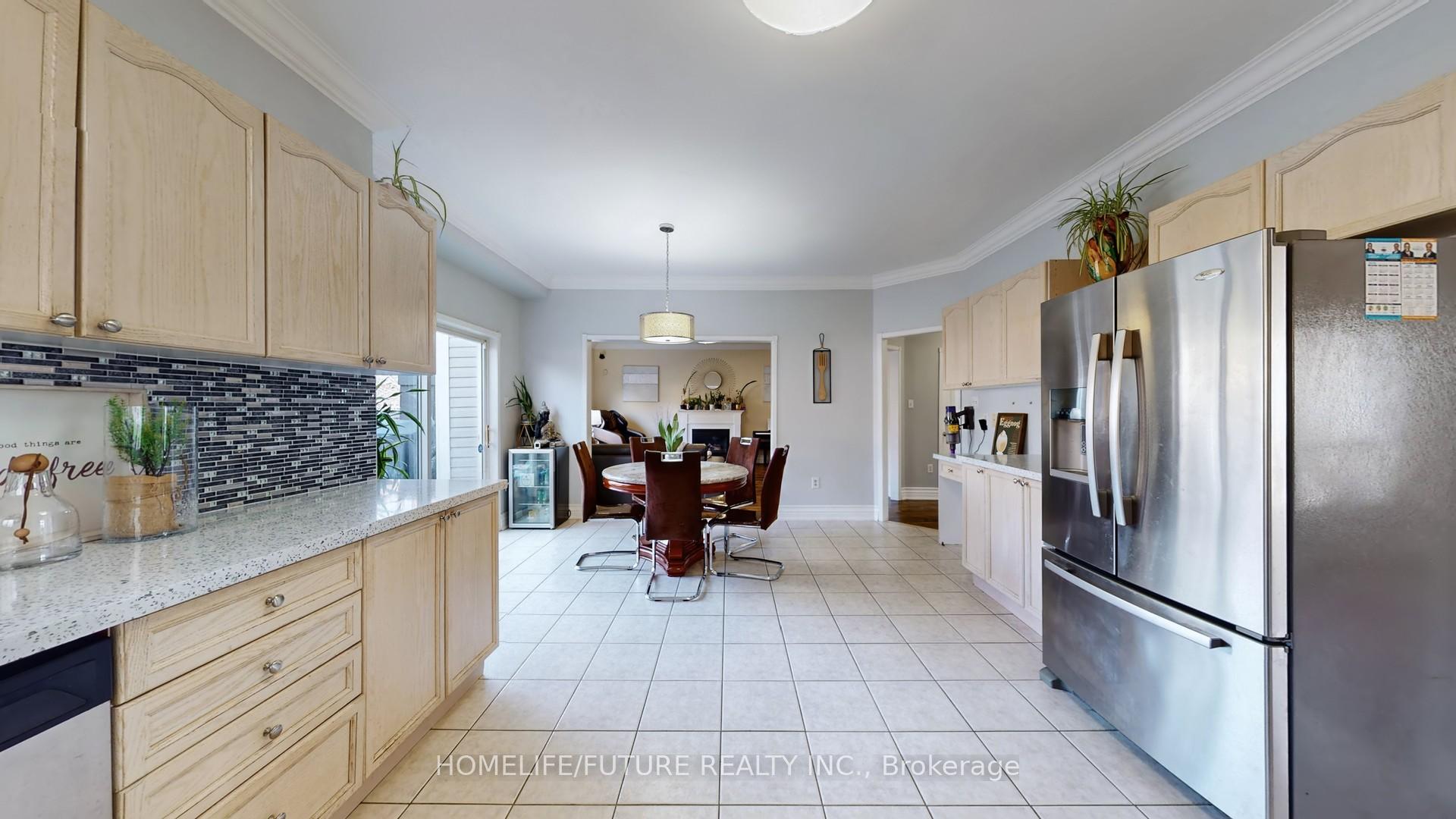 Photo 14 of 94 Carnwith Drive E, Whitby, Brooklin — HOMEH