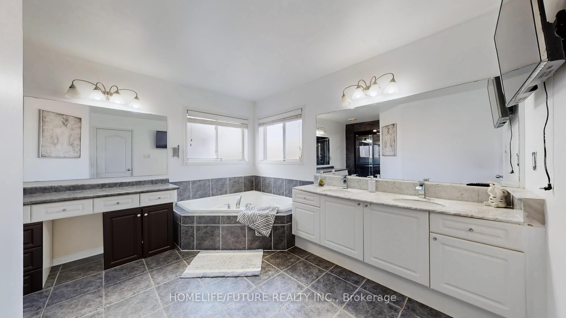 Photo 26 of 94 Carnwith Drive E, Whitby, Brooklin — HOMEH