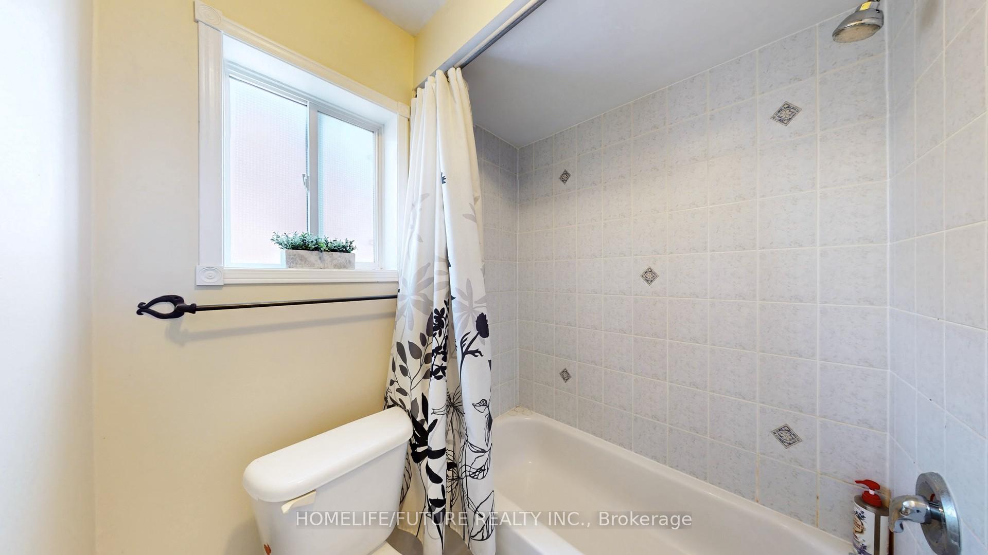 Photo 31 of 94 Carnwith Drive E, Whitby, Brooklin — HOMEH