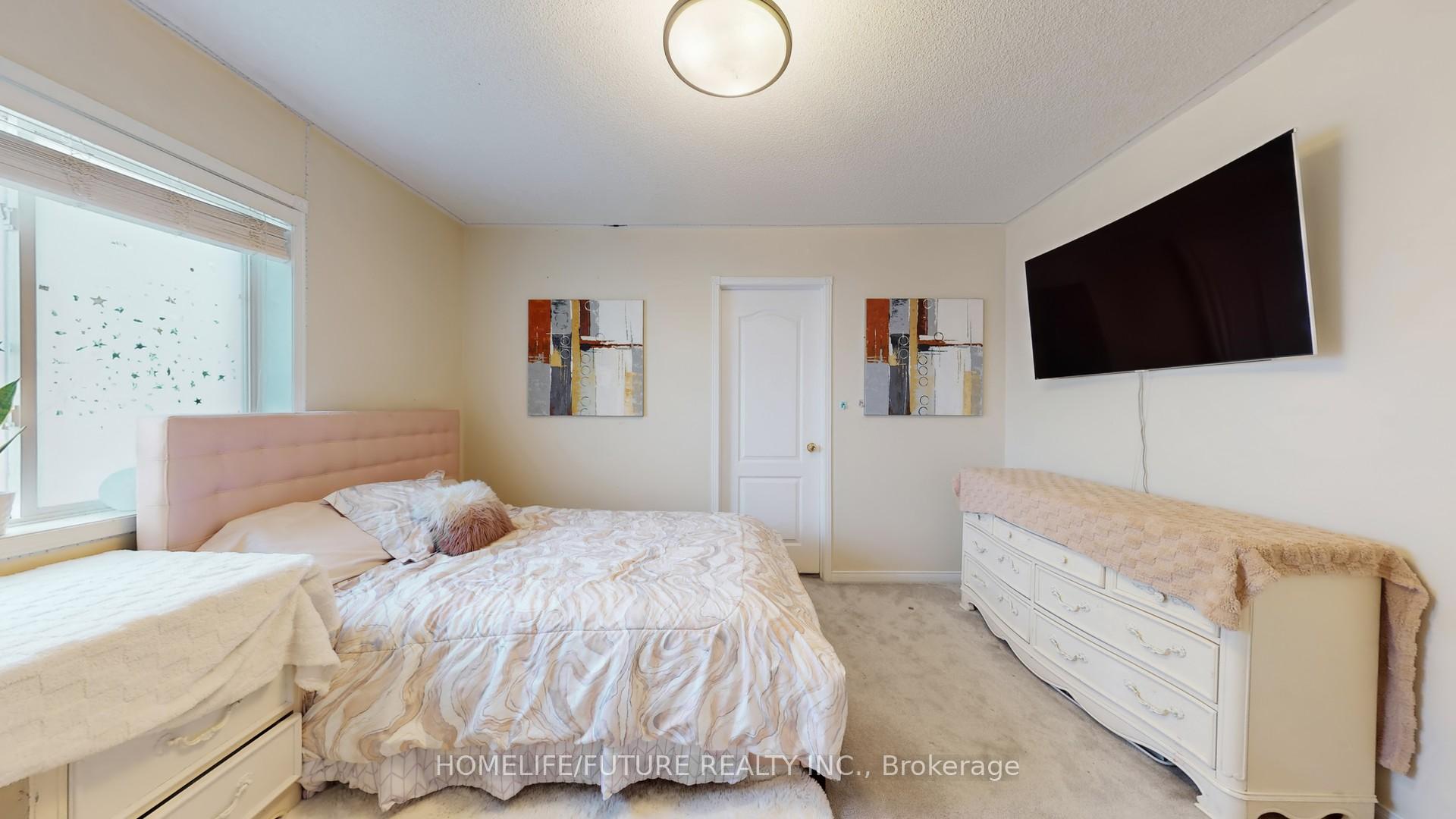 Photo 33 of 94 Carnwith Drive E, Whitby, Brooklin — HOMEH