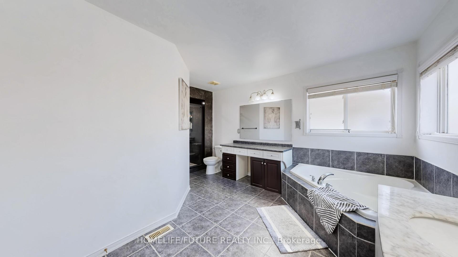 Photo 47 of 94 Carnwith Drive E, Whitby, Brooklin — HOMEH