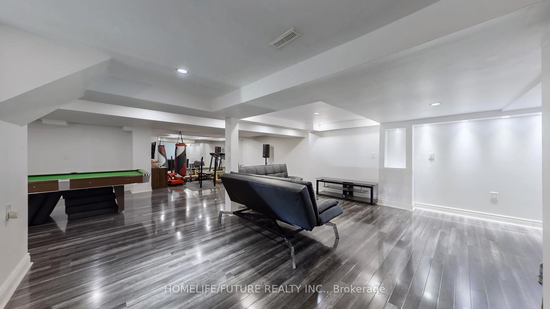 Photo 57 of 94 Carnwith Drive E, Whitby, Brooklin — HOMEH