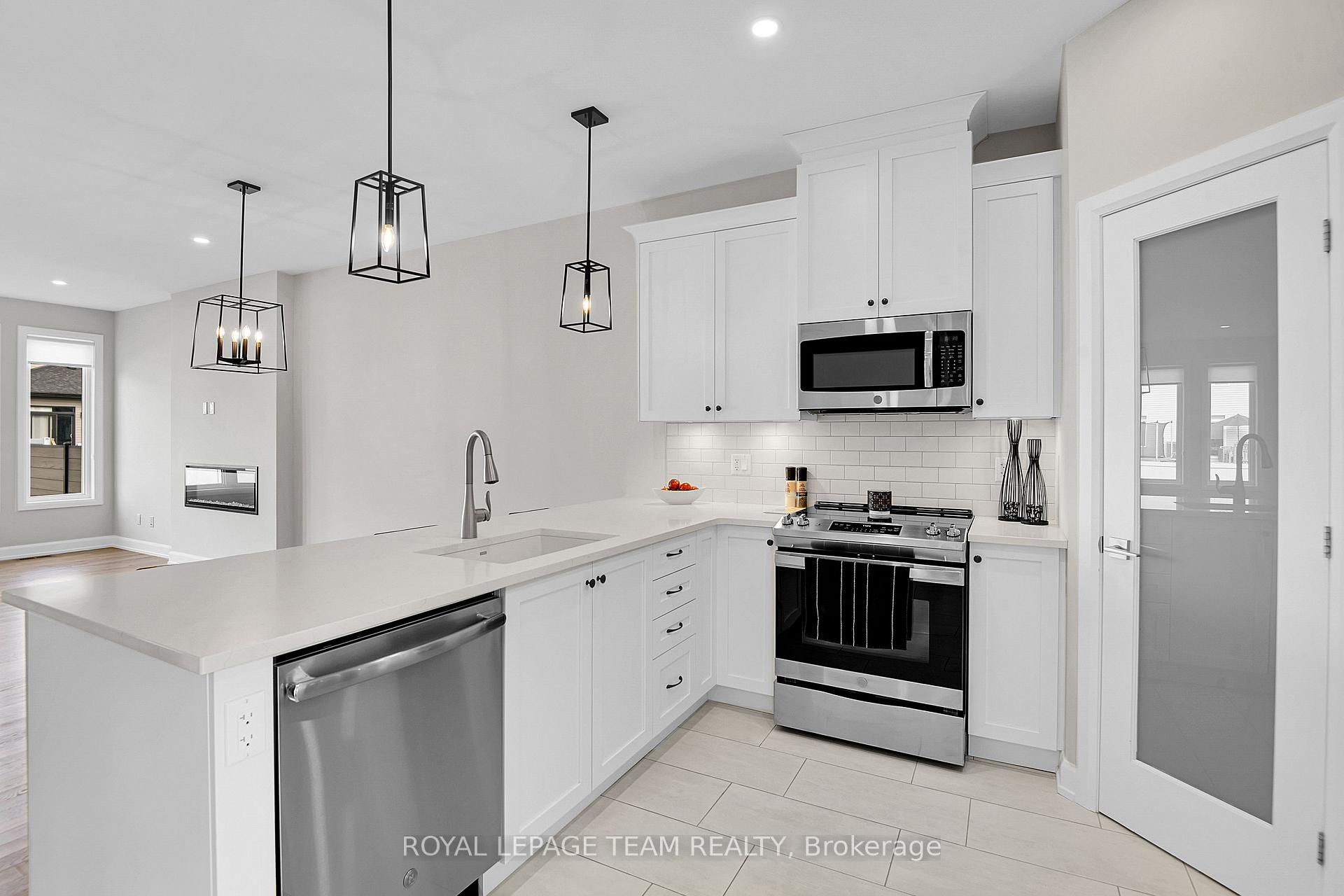 Photo 10 of 223 Macbeattie Drive, Arnprior — HOMEH