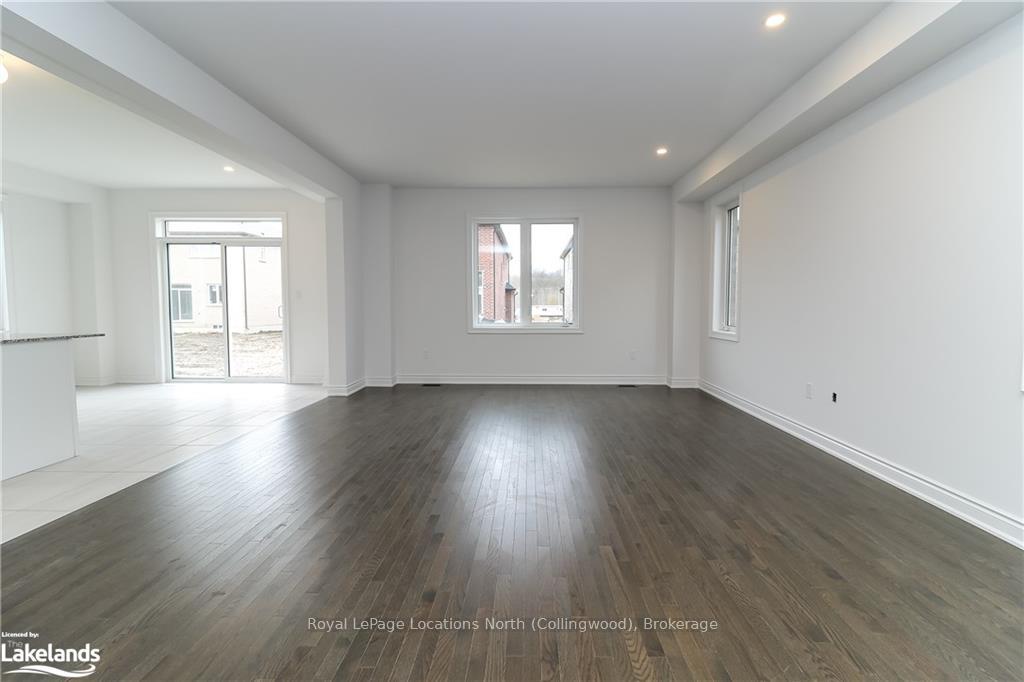 Photo 7 of 11 Amber Drive, Wasaga Beach — HOMEH