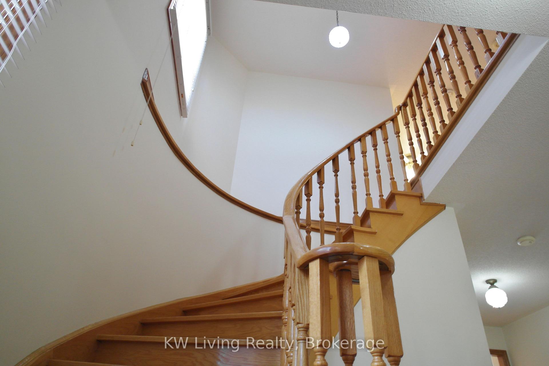 Photo 6 of 15 Sonny Street, Vaughan, Maple — HOMEH