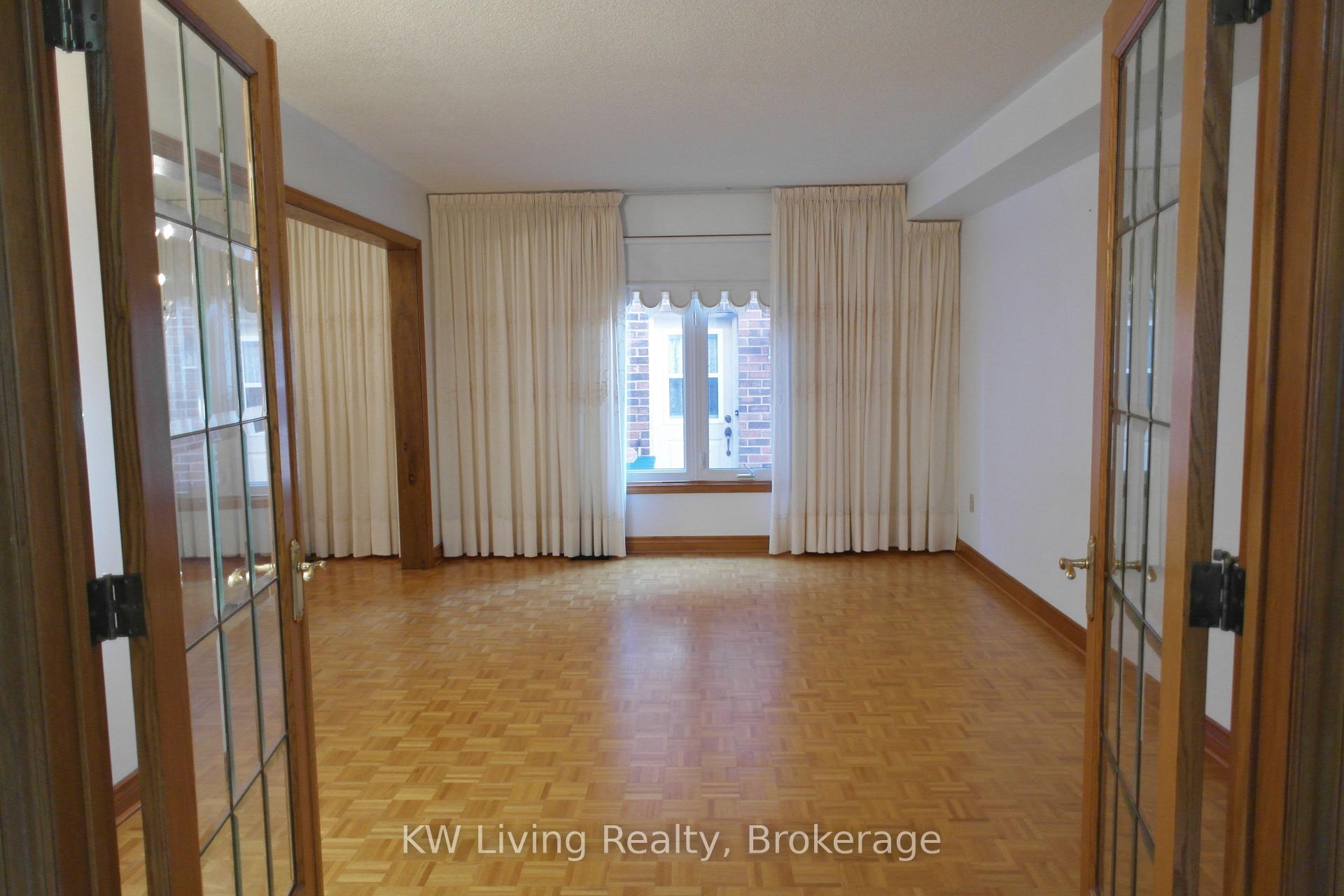 Photo 7 of 15 Sonny Street, Vaughan, Maple — HOMEH