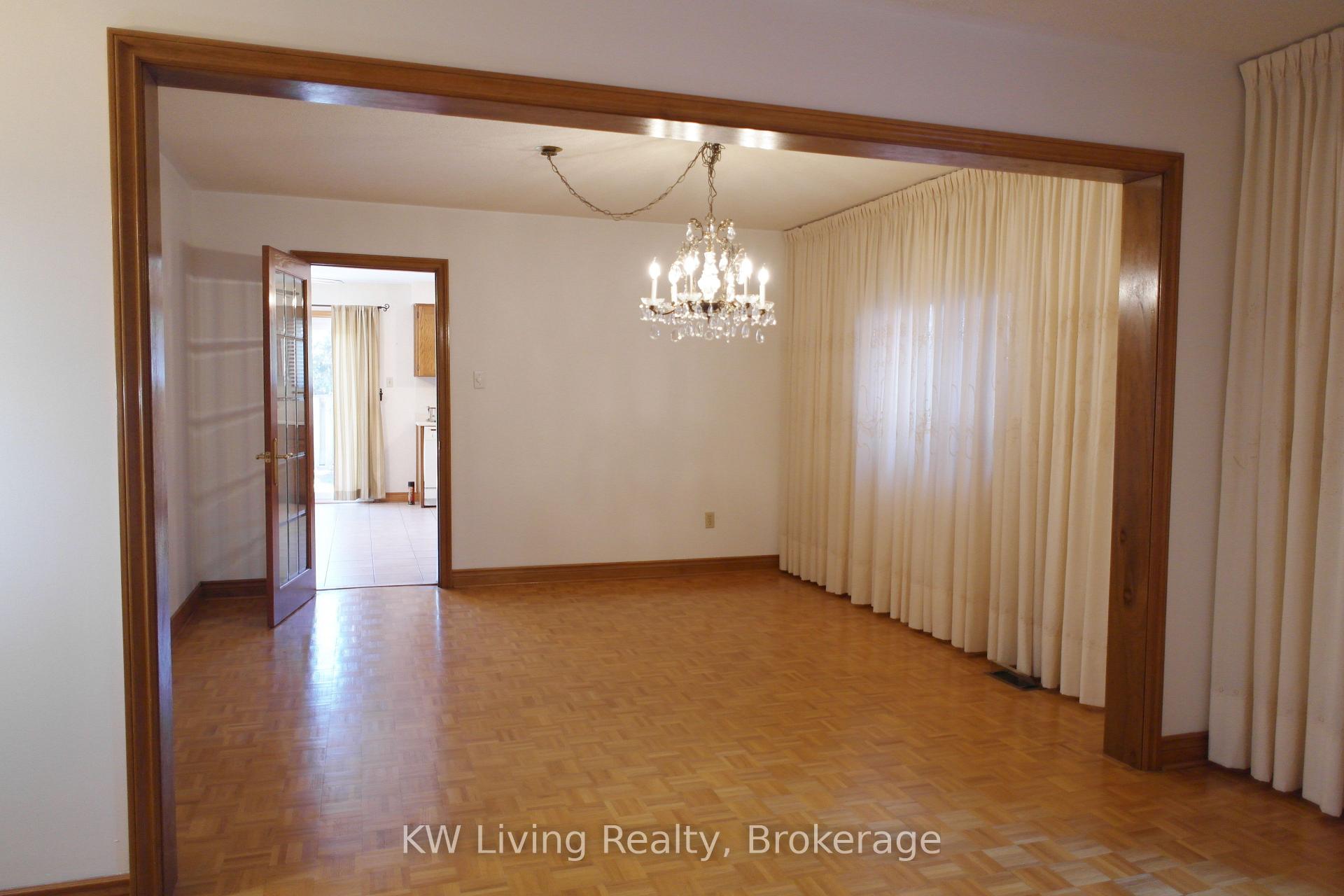 Photo 8 of 15 Sonny Street, Vaughan, Maple — HOMEH