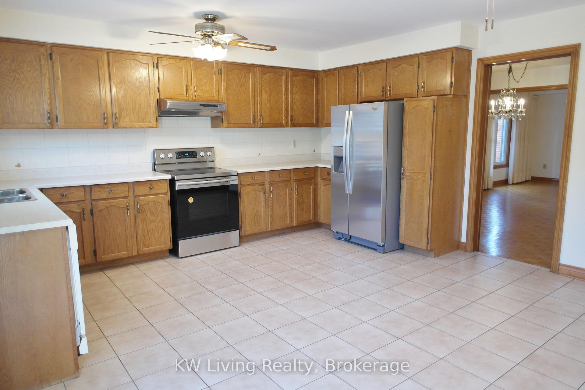 Photo 9 of 15 Sonny Street, Vaughan, Maple — HOMEH
