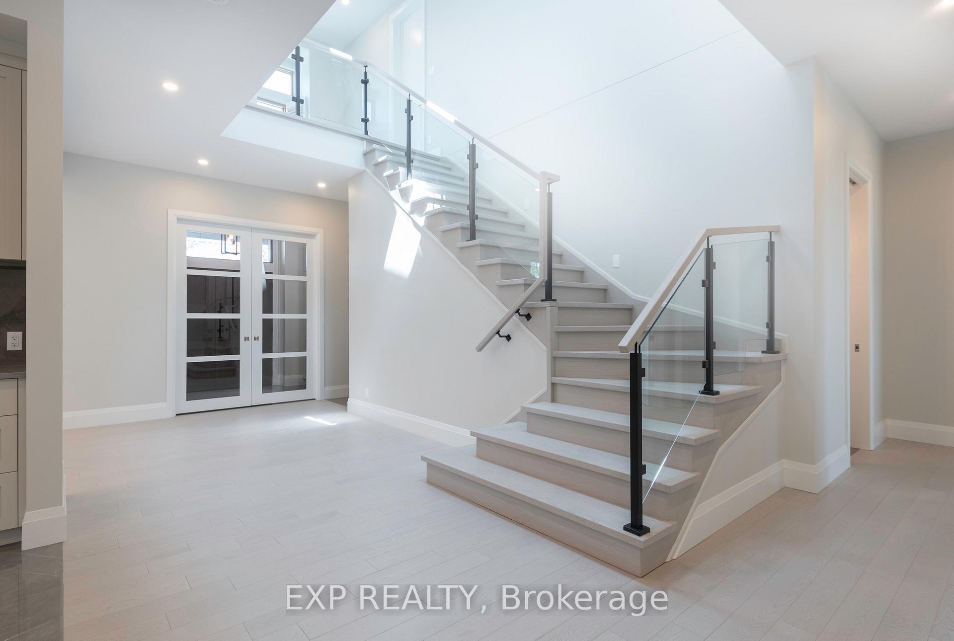 Photo 8 of 586 Pleasant Park Road, Ottawa, Playfair Park — HOMEH