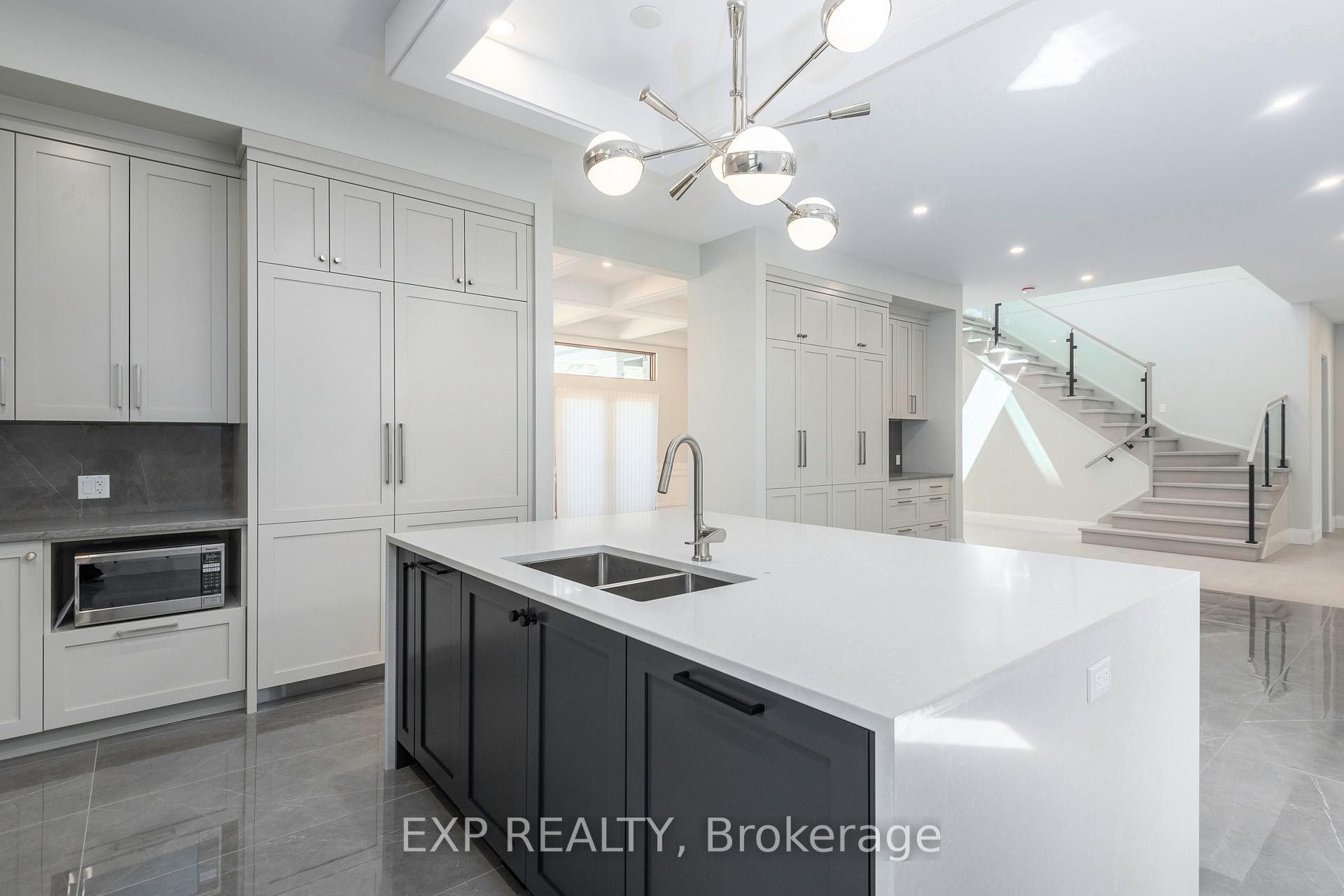 Photo 4 of 586 Pleasant Park Road, Ottawa, Playfair Park — HOMEH