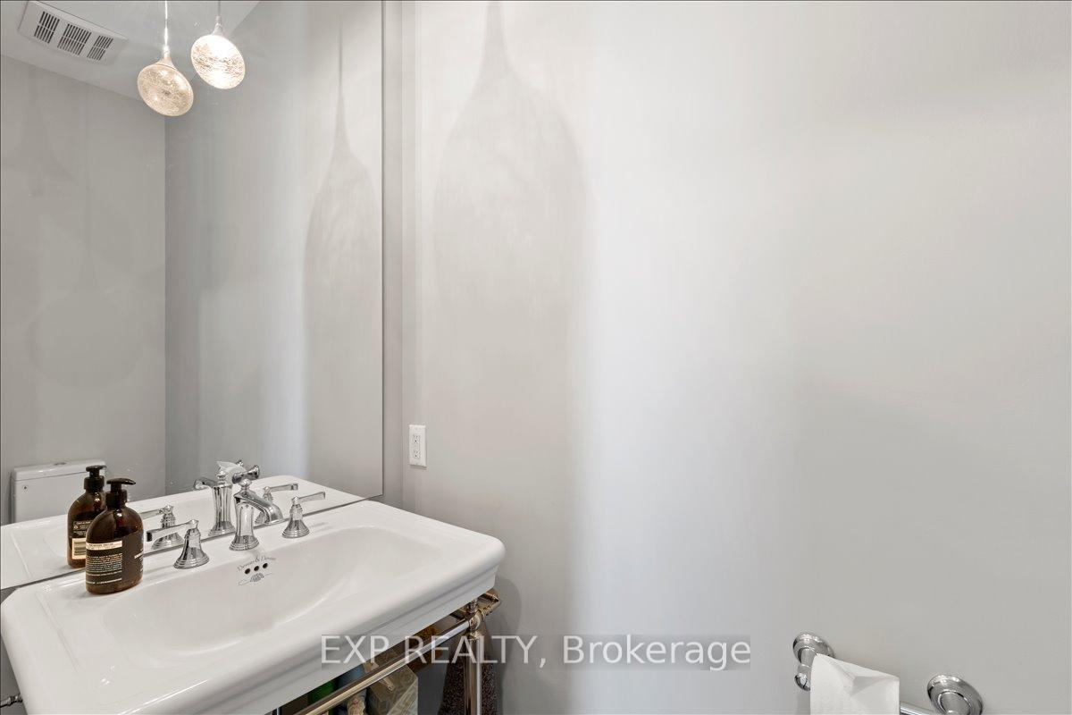 Photo 7 of 586 Pleasant Park Road, Ottawa, Playfair Park — HOMEH