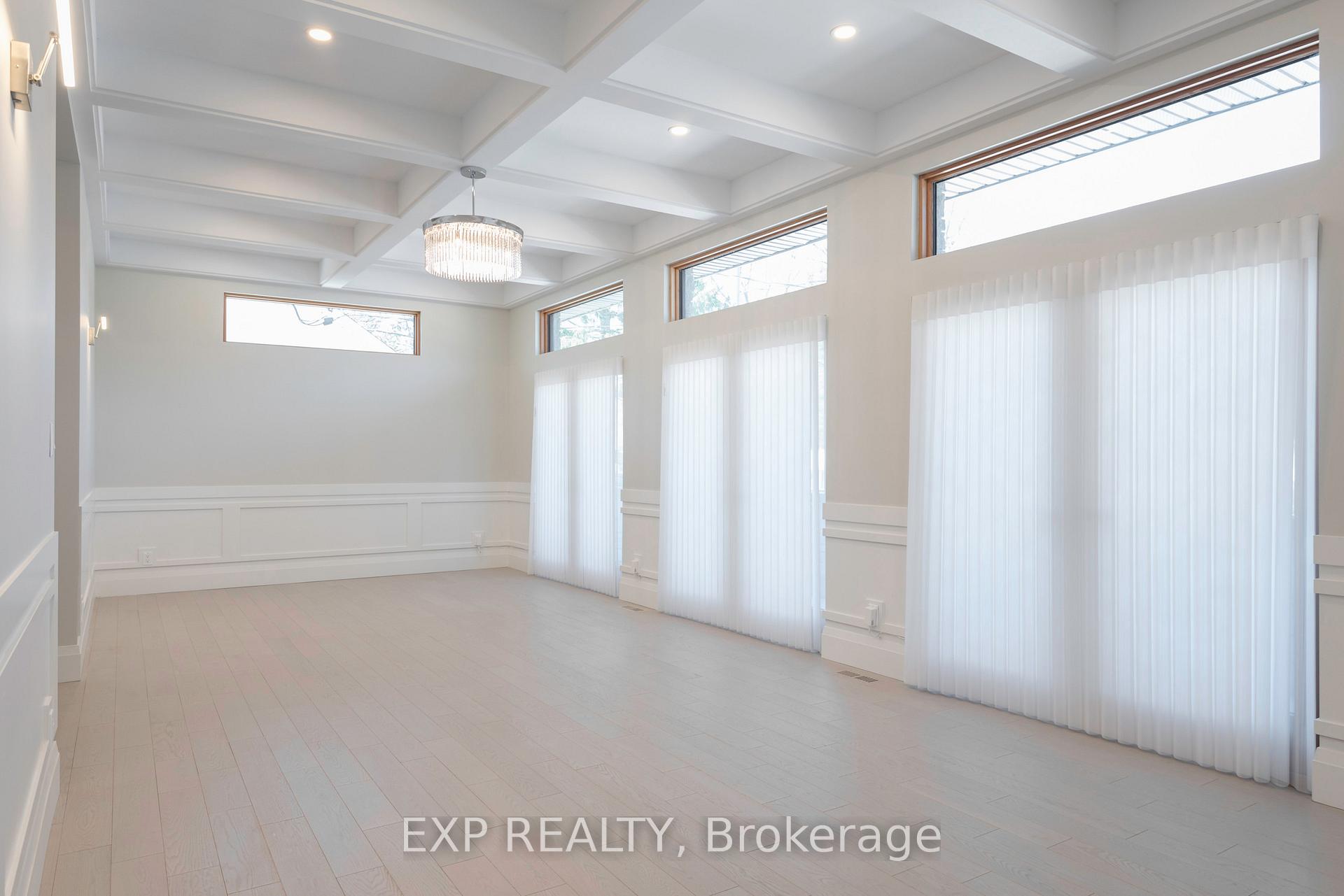 Photo 11 of 586 Pleasant Park Road, Ottawa, Playfair Park — HOMEH