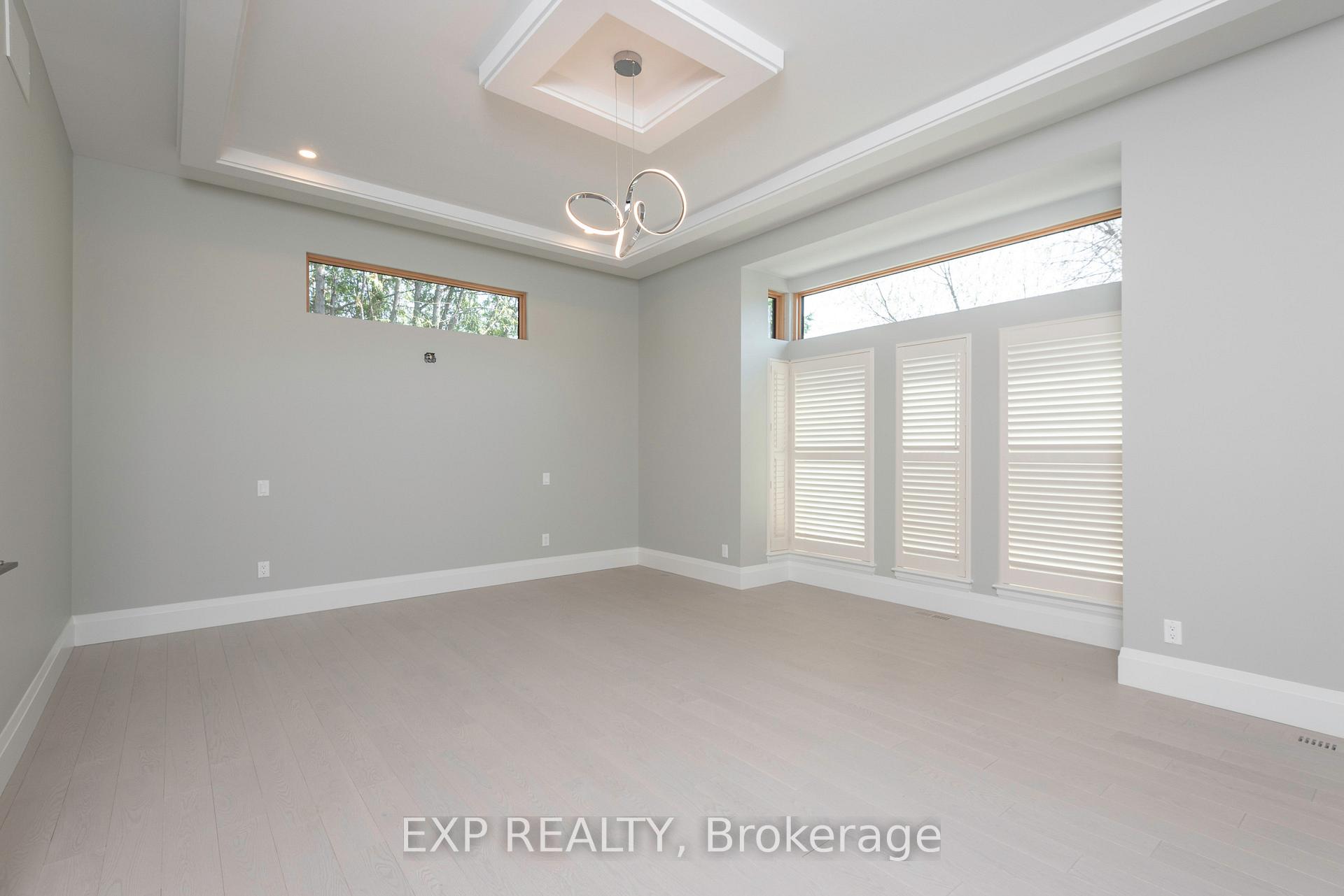 Photo 12 of 586 Pleasant Park Road, Ottawa, Playfair Park — HOMEH