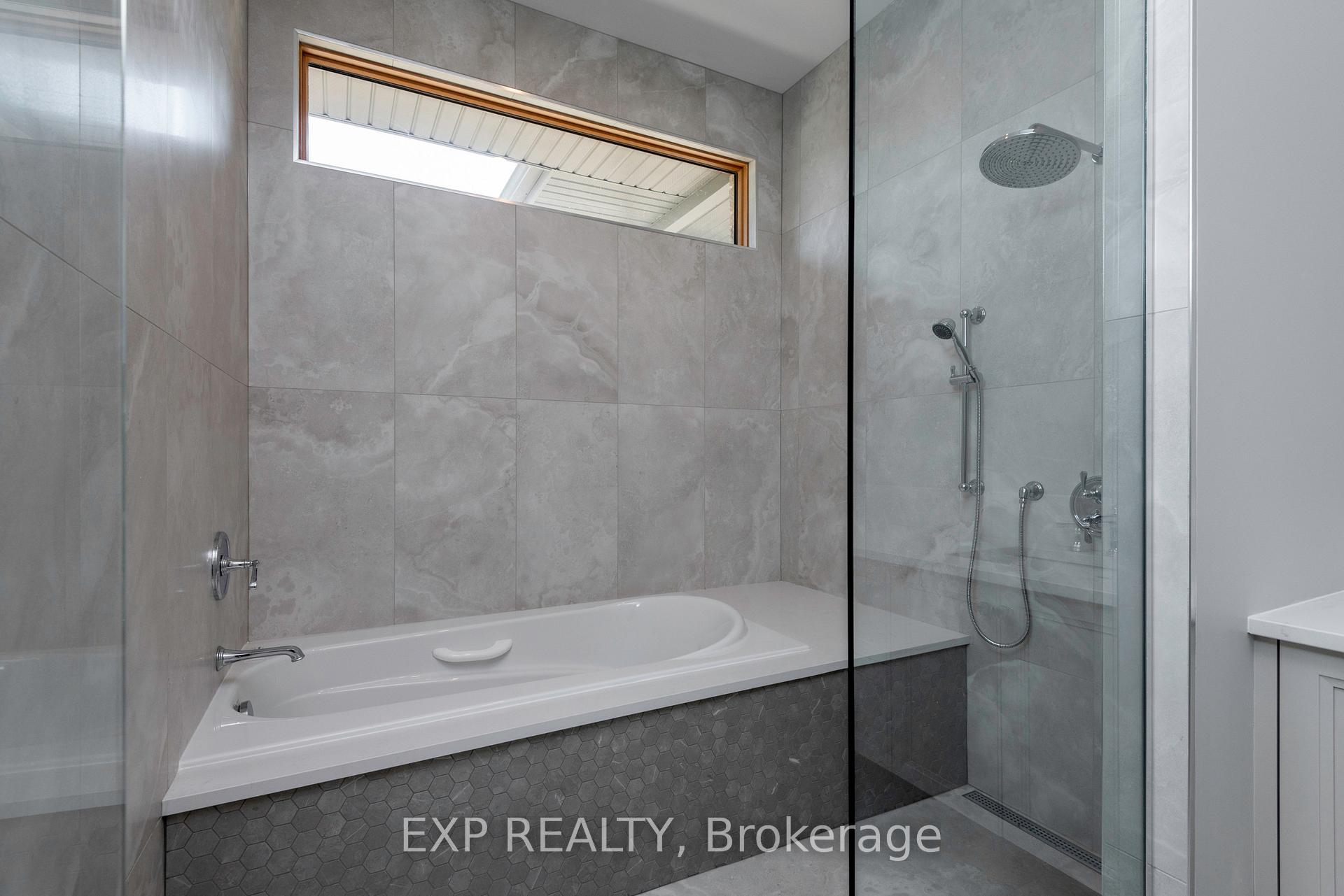 Photo 13 of 586 Pleasant Park Road, Ottawa, Playfair Park — HOMEH